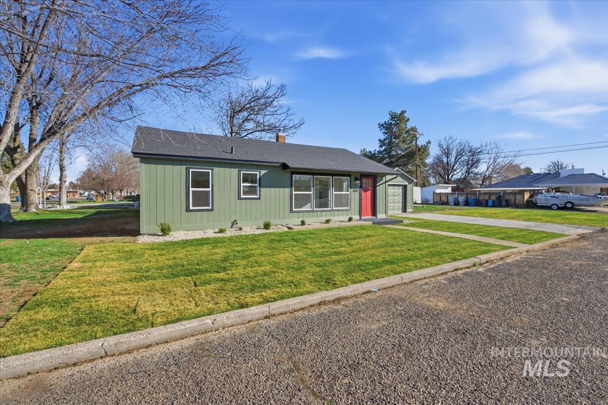 810 E 9Th N, Mountain Home, Idaho 83647, 3 Bedrooms, 1 Bathroom, Residential For Sale, Price $299,000,MLS 98978901