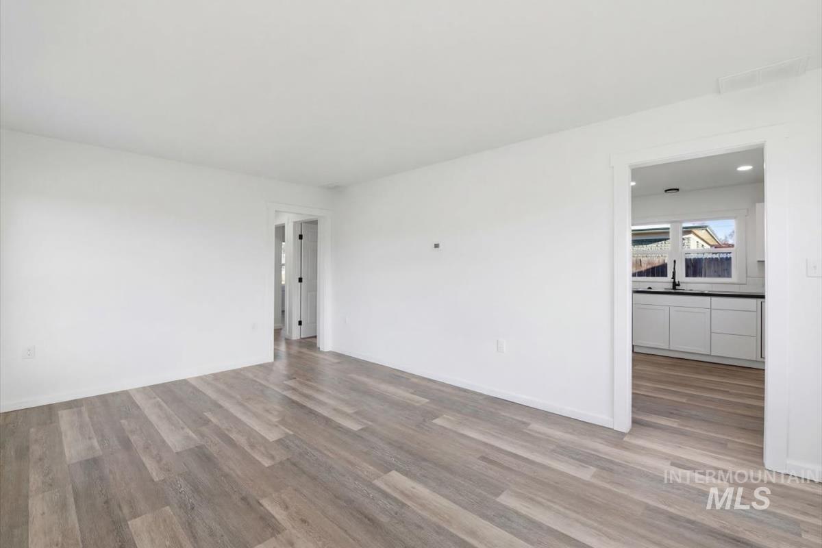 810 E 9Th N, Mountain Home, Idaho 83647, 3 Bedrooms, 1 Bathroom, Residential For Sale, Price $299,000,MLS 98978901