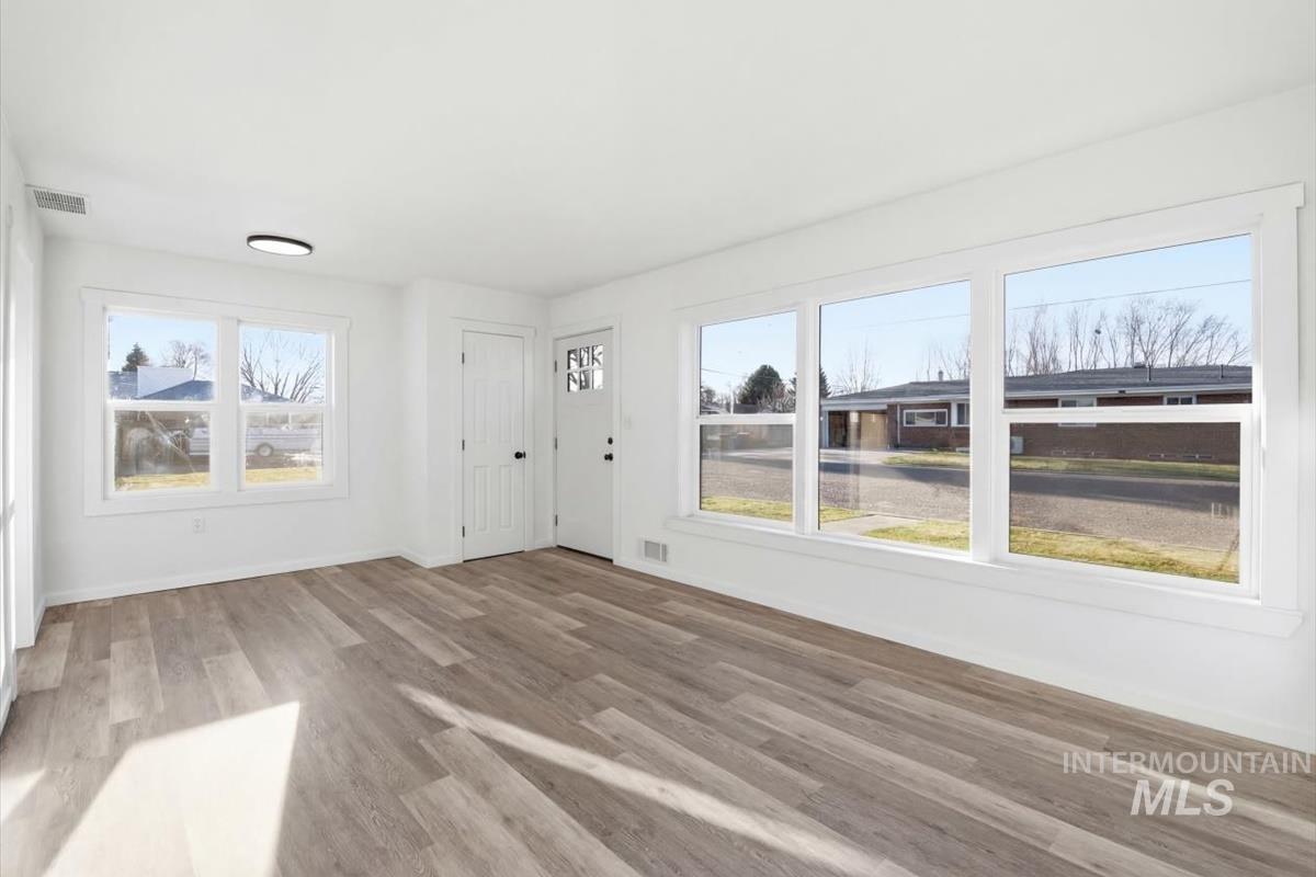 810 E 9Th N, Mountain Home, Idaho 83647, 3 Bedrooms, 1 Bathroom, Residential For Sale, Price $299,000,MLS 98978901