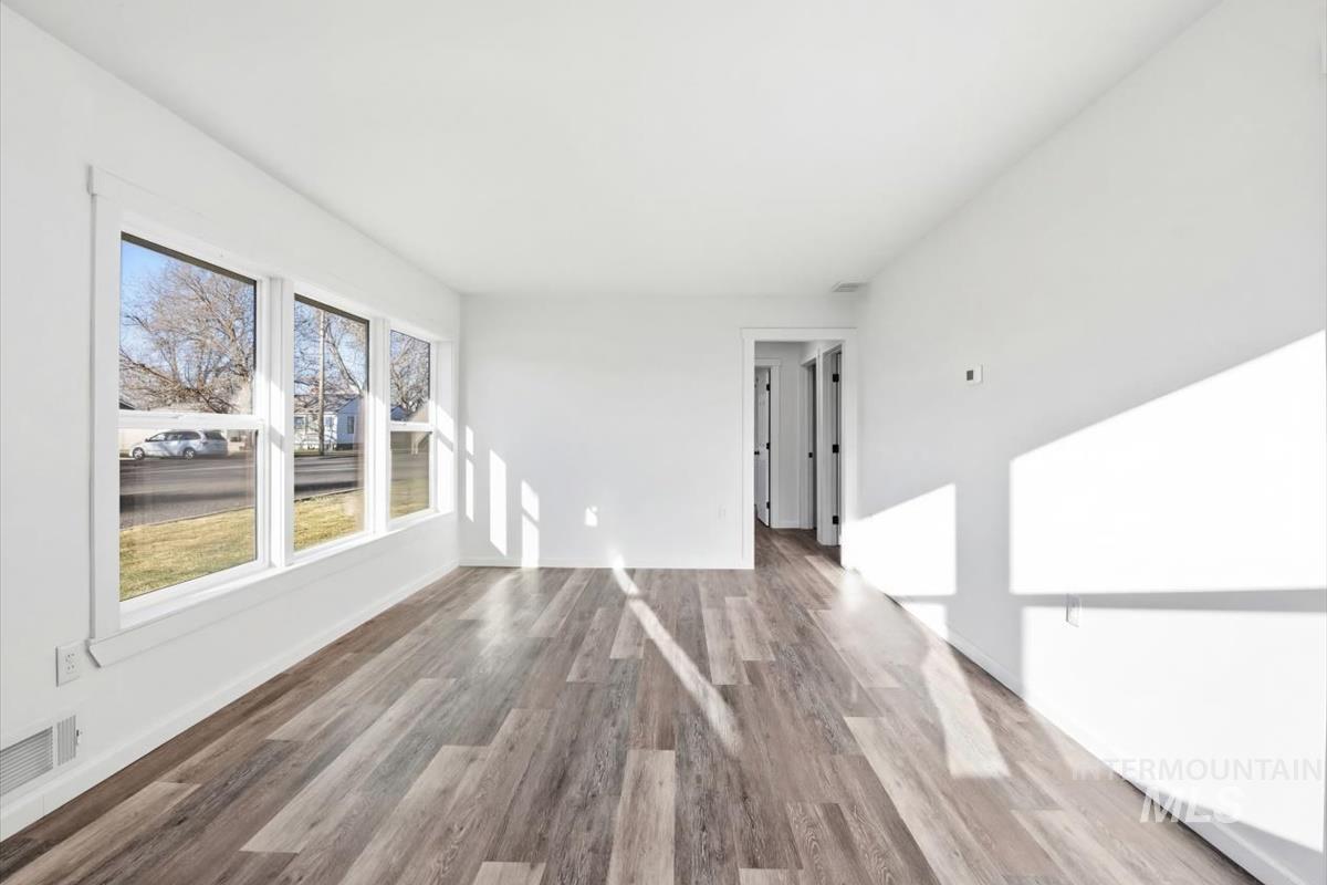 810 E 9Th N, Mountain Home, Idaho 83647, 3 Bedrooms, 1 Bathroom, Residential For Sale, Price $299,000,MLS 98978901