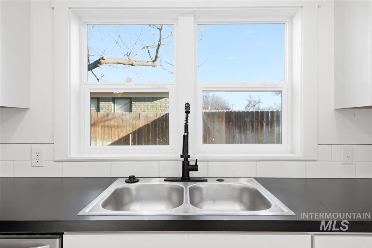 810 E 9Th N, Mountain Home, Idaho 83647, 3 Bedrooms, 1 Bathroom, Residential For Sale, Price $299,000,MLS 98978901