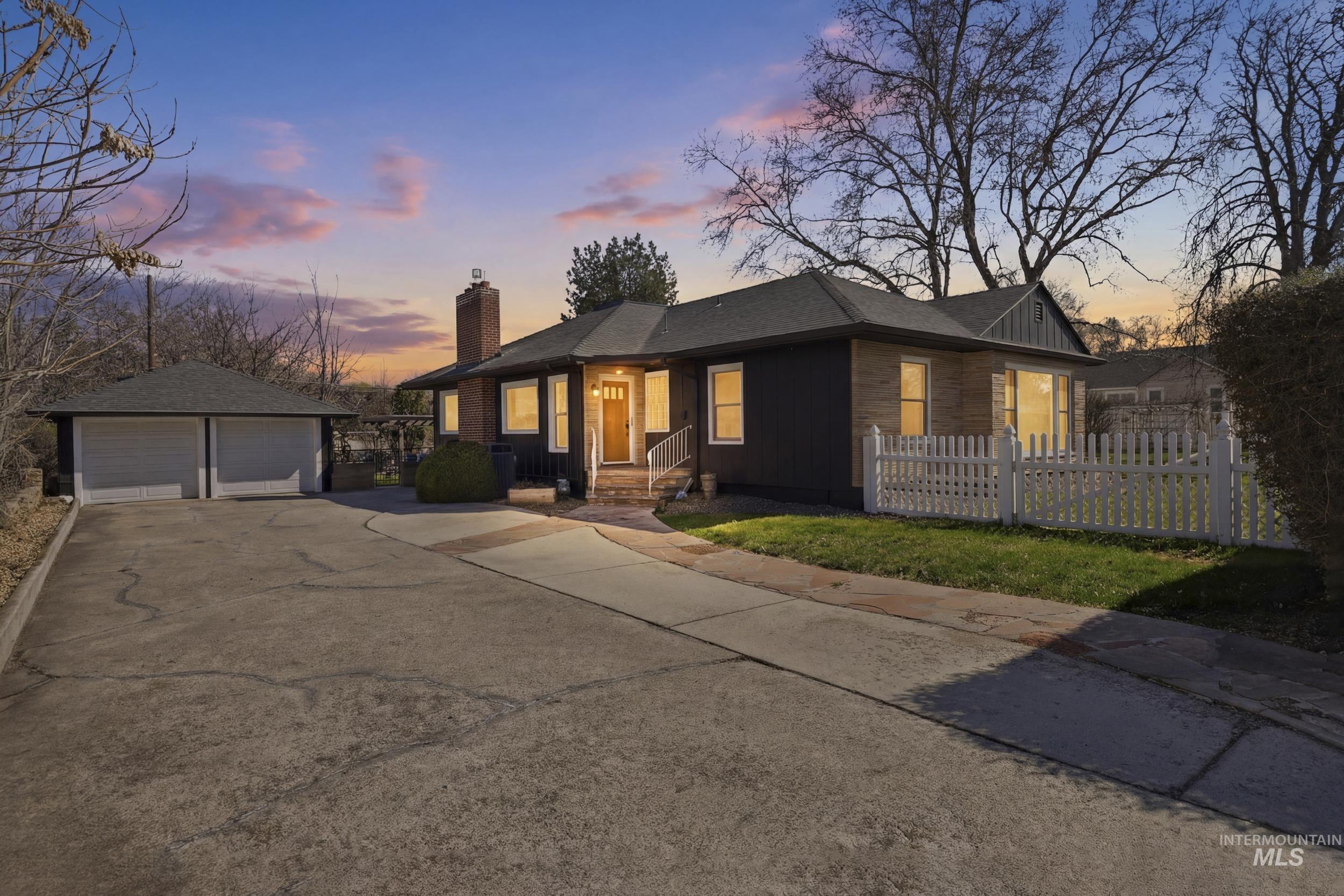 1521 Idaho Avenue, Caldwell, Idaho 83605, 3 Bedrooms, 2 Bathrooms, Residential For Sale, Price $490,000,MLS 98978902