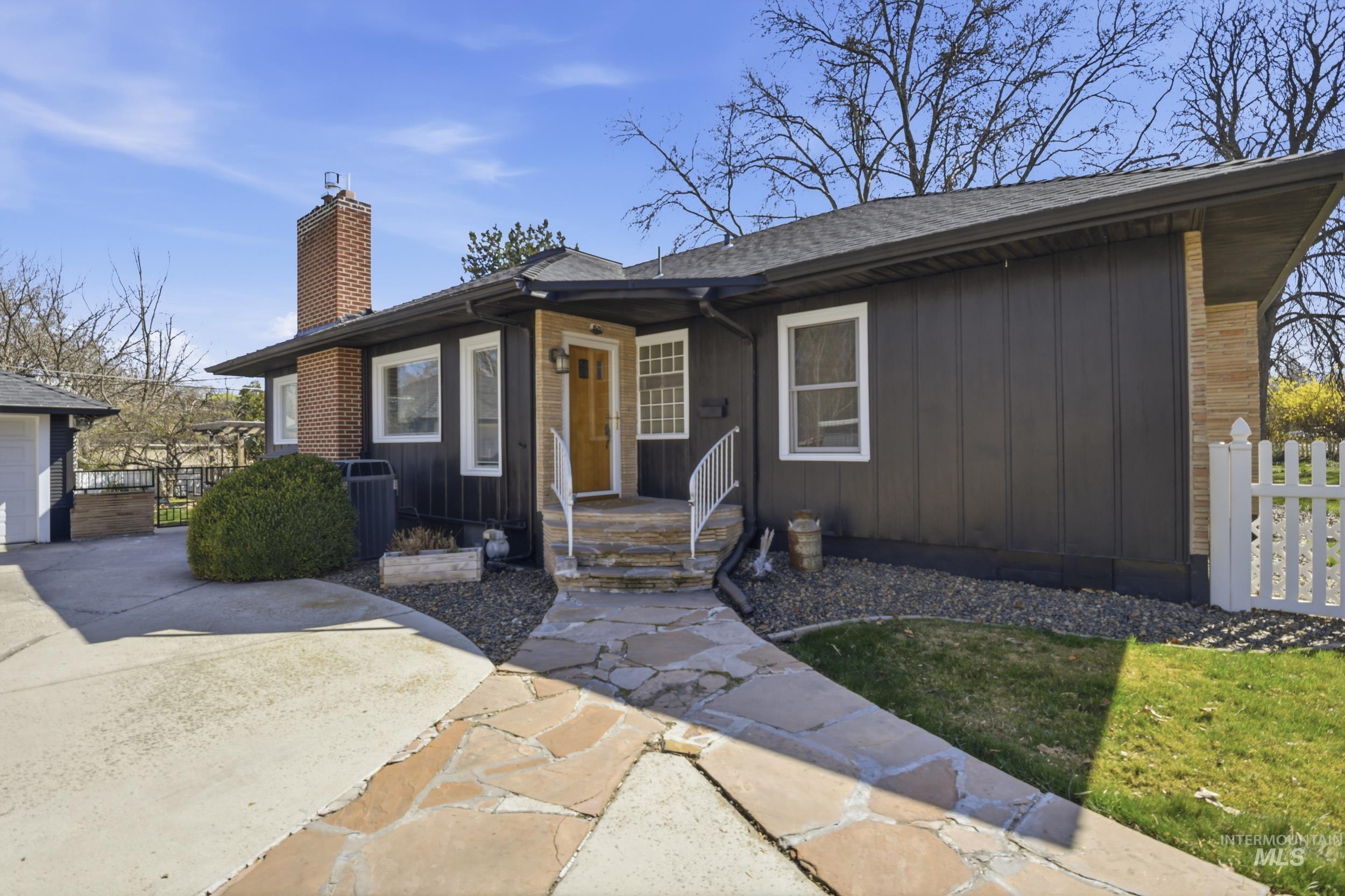 1521 Idaho Avenue, Caldwell, Idaho 83605, 3 Bedrooms, 2 Bathrooms, Residential For Sale, Price $490,000,MLS 98978902