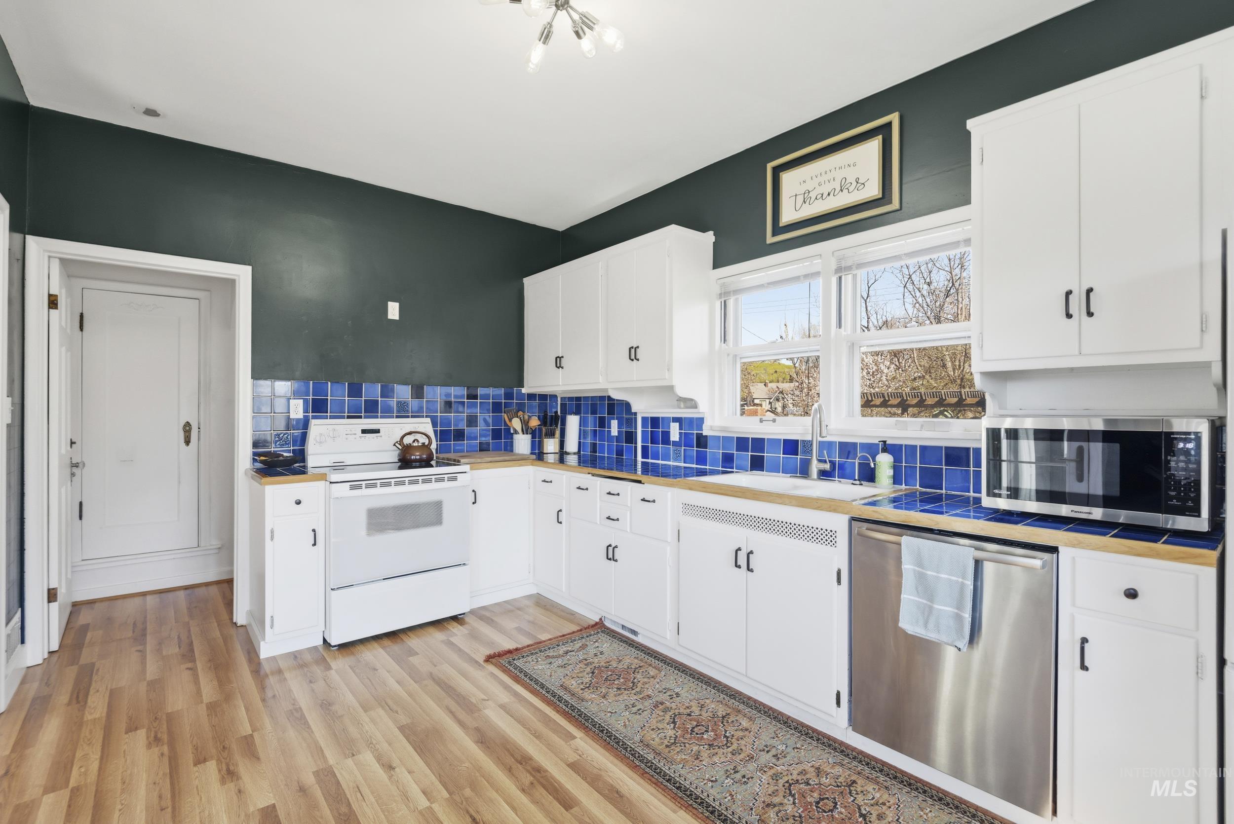 1521 Idaho Avenue, Caldwell, Idaho 83605, 3 Bedrooms, 2 Bathrooms, Residential For Sale, Price $490,000,MLS 98978902