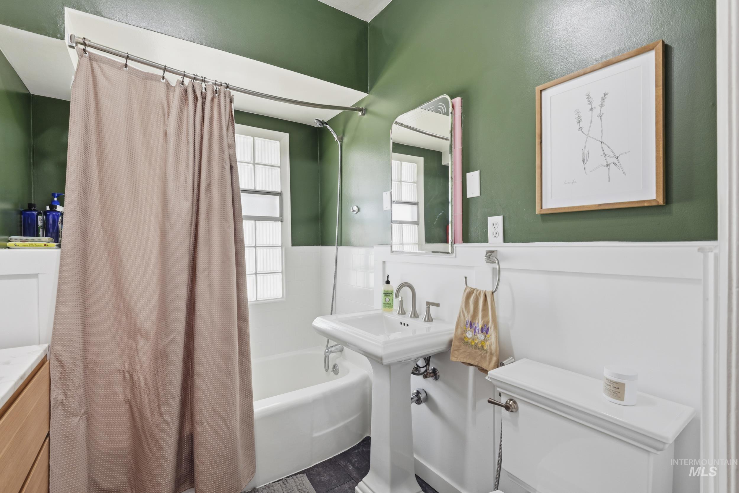 1521 Idaho Avenue, Caldwell, Idaho 83605, 3 Bedrooms, 2 Bathrooms, Residential For Sale, Price $490,000,MLS 98978902