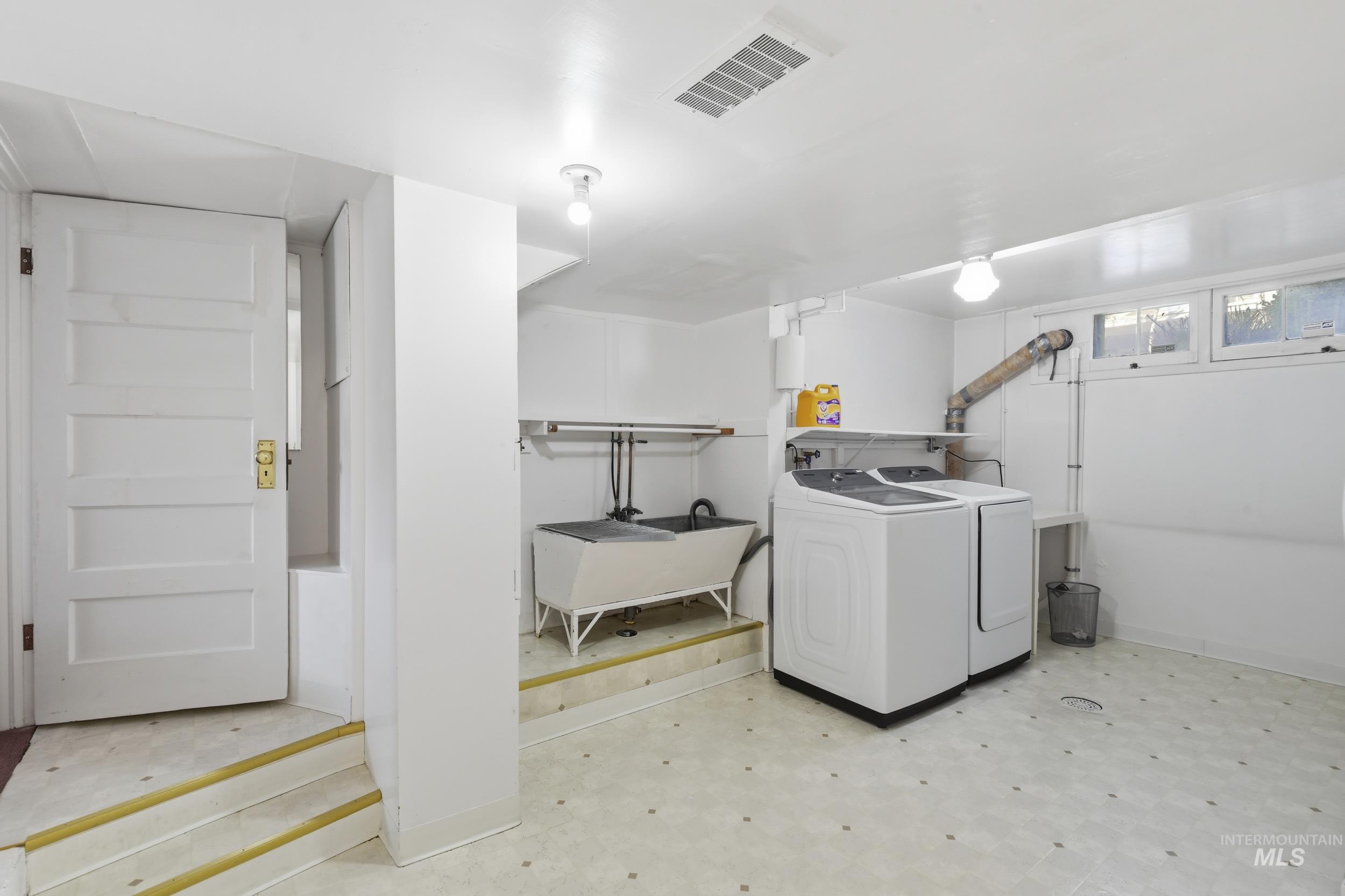 1521 Idaho Avenue, Caldwell, Idaho 83605, 3 Bedrooms, 2 Bathrooms, Residential For Sale, Price $490,000,MLS 98978902