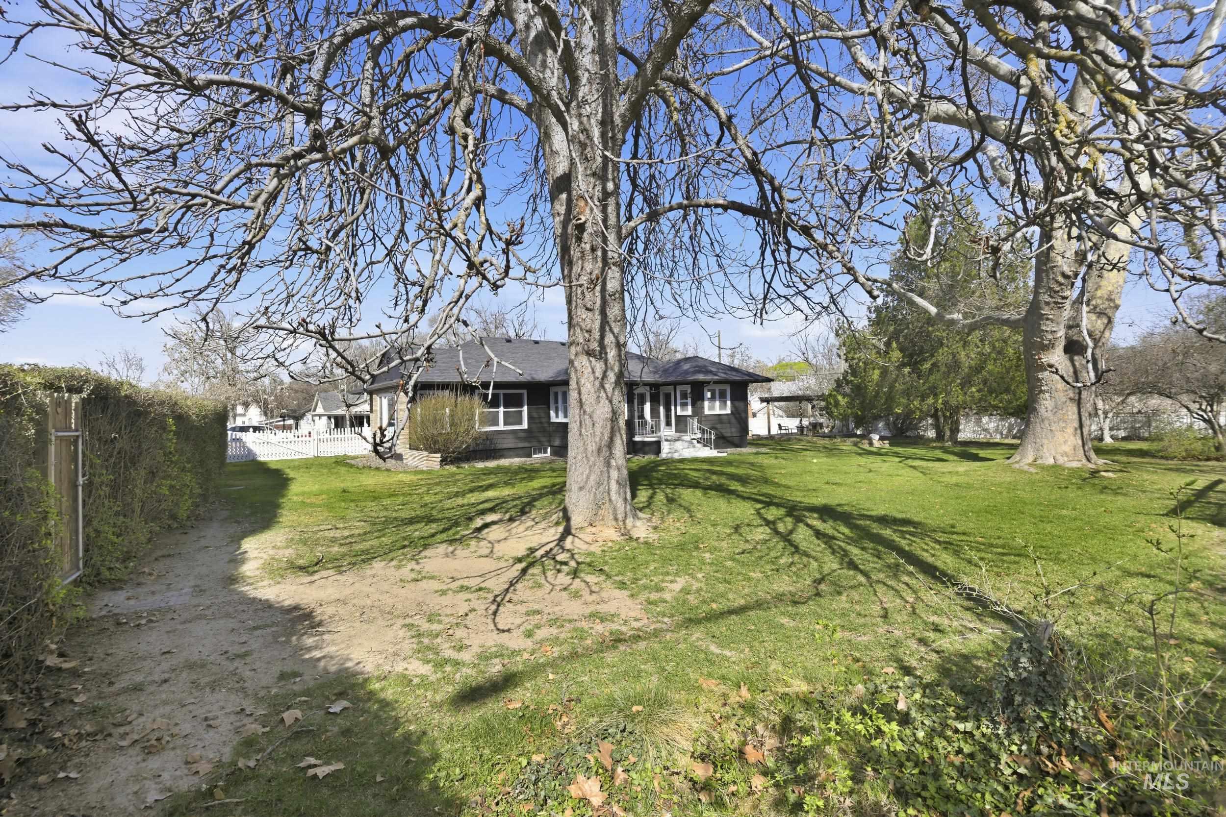 1521 Idaho Avenue, Caldwell, Idaho 83605, 3 Bedrooms, 2 Bathrooms, Residential For Sale, Price $490,000,MLS 98978902