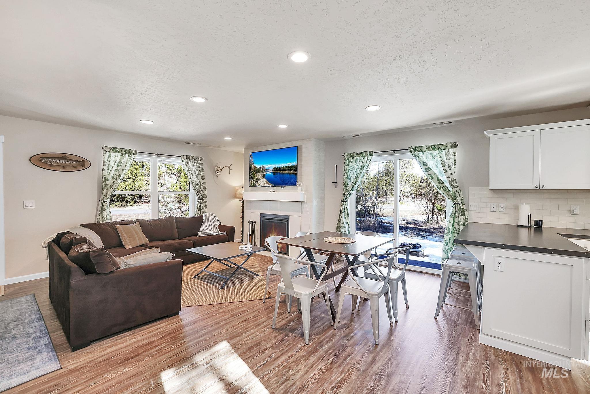 169 Durham Lane, Donnelly, Idaho 83615, 2 Bedrooms, 2.5 Bathrooms, Residential For Sale, Price $599,000,MLS 98978904