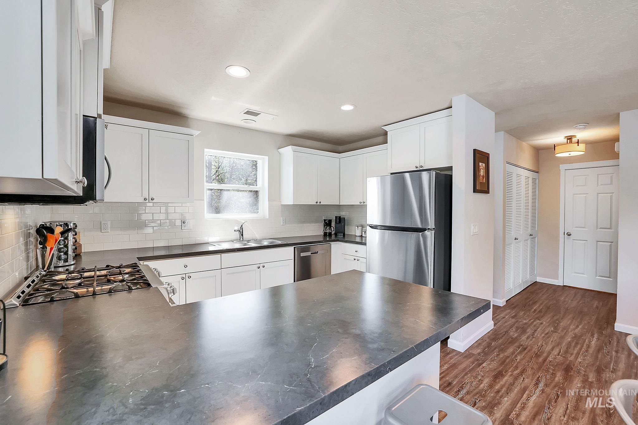 169 Durham Lane, Donnelly, Idaho 83615, 2 Bedrooms, 2.5 Bathrooms, Residential For Sale, Price $599,000,MLS 98978904