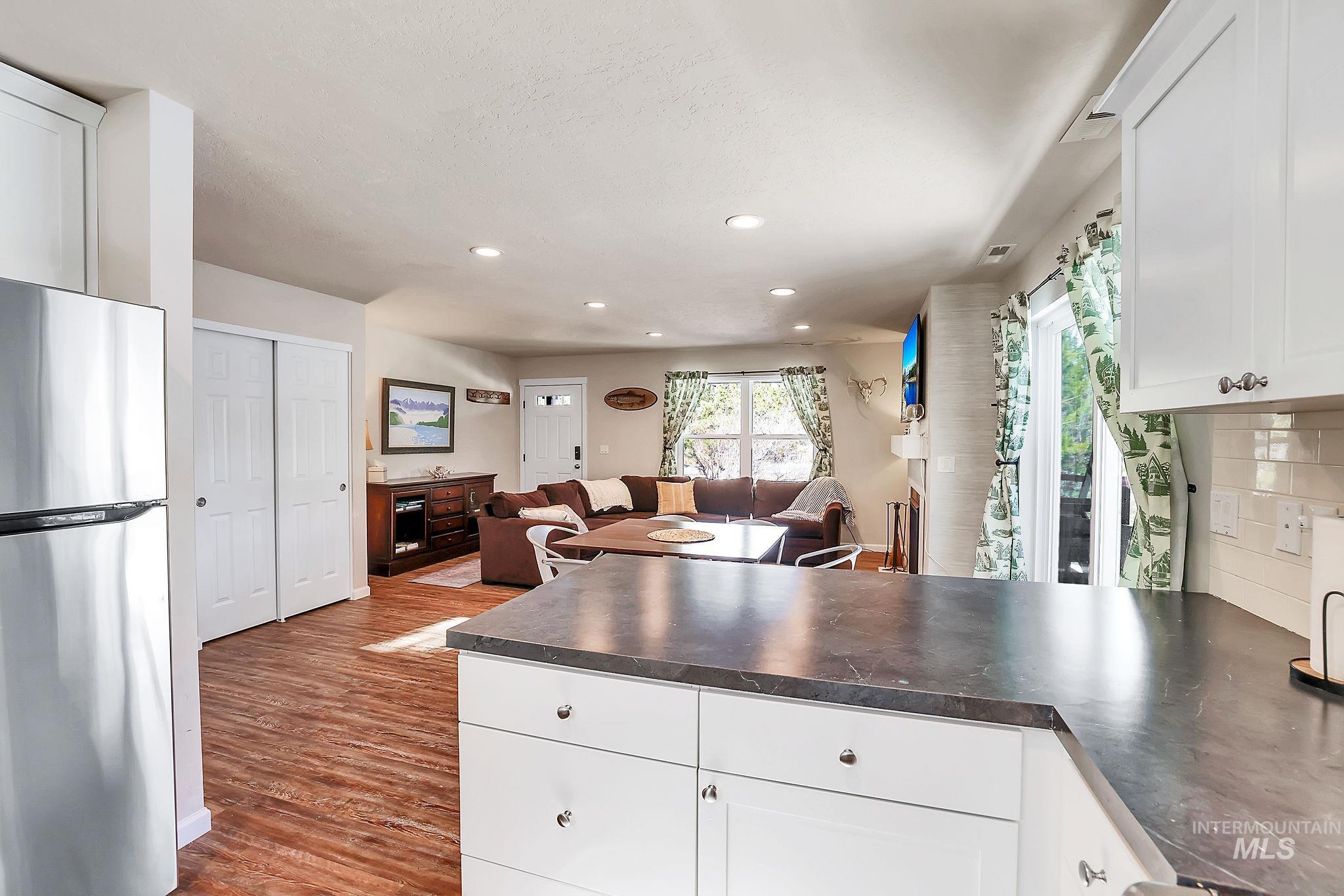 169 Durham Lane, Donnelly, Idaho 83615, 2 Bedrooms, 2.5 Bathrooms, Residential For Sale, Price $599,000,MLS 98978904