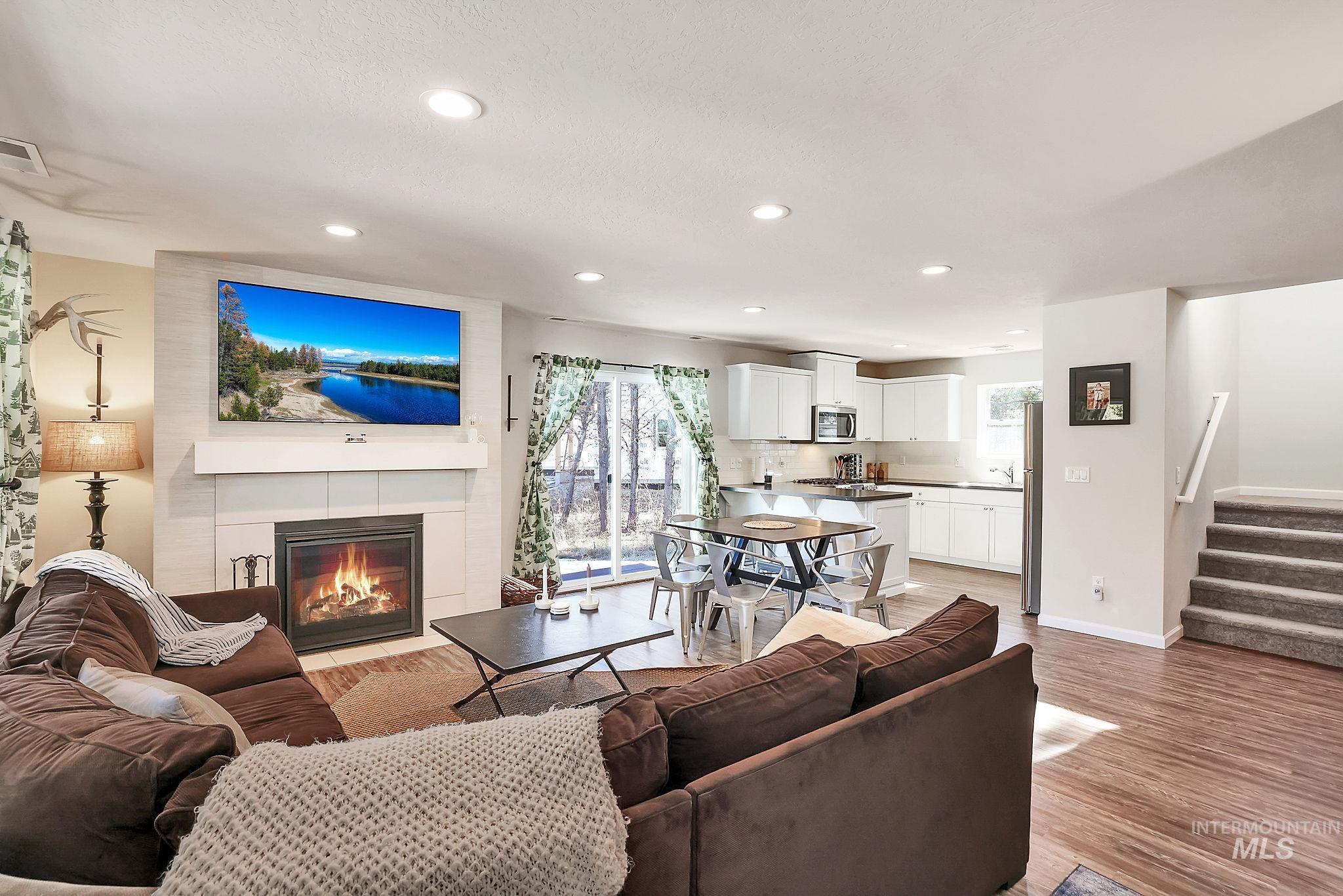 169 Durham Lane, Donnelly, Idaho 83615, 2 Bedrooms, 2.5 Bathrooms, Residential For Sale, Price $599,000,MLS 98978904