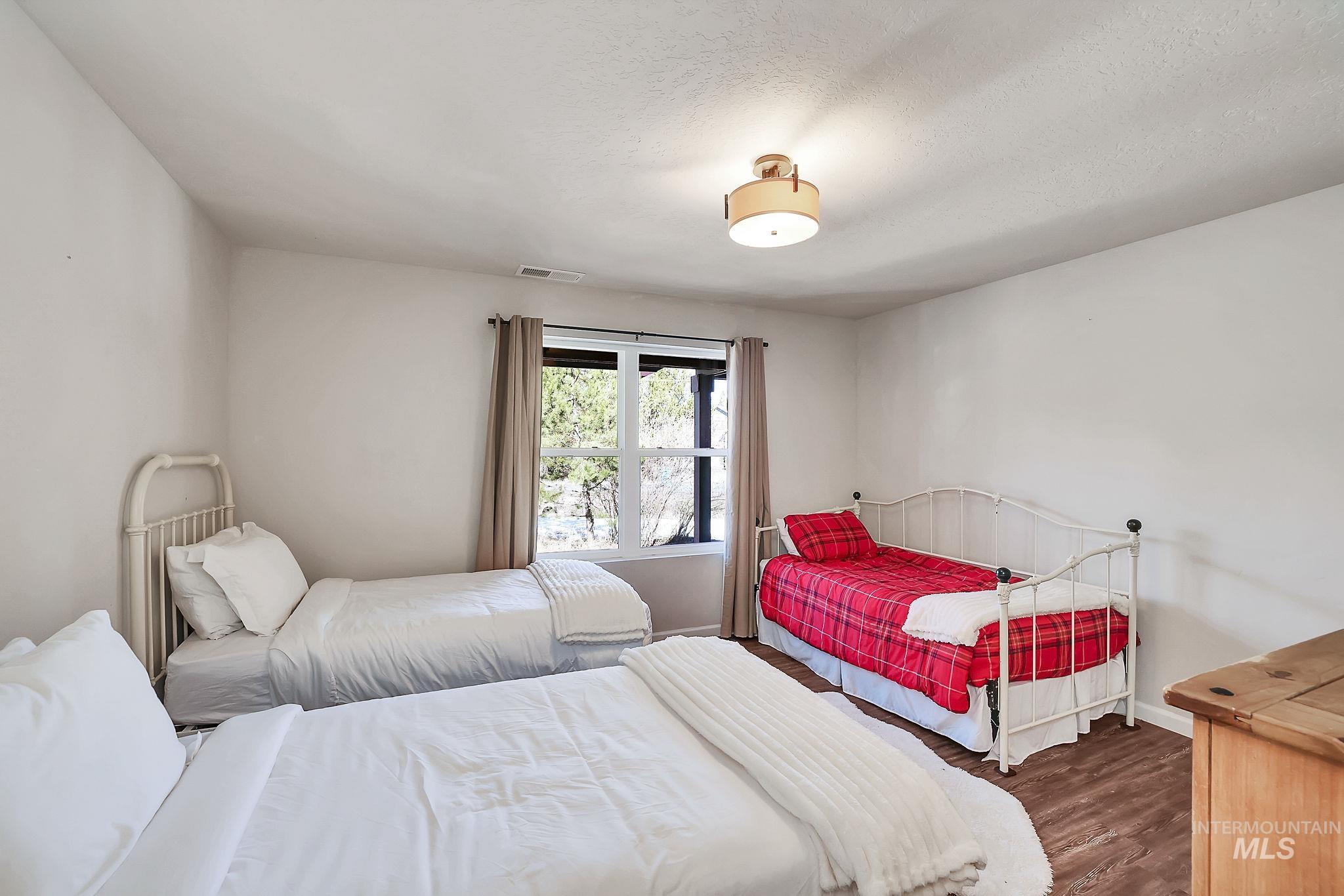 169 Durham Lane, Donnelly, Idaho 83615, 2 Bedrooms, 2.5 Bathrooms, Residential For Sale, Price $599,000,MLS 98978904