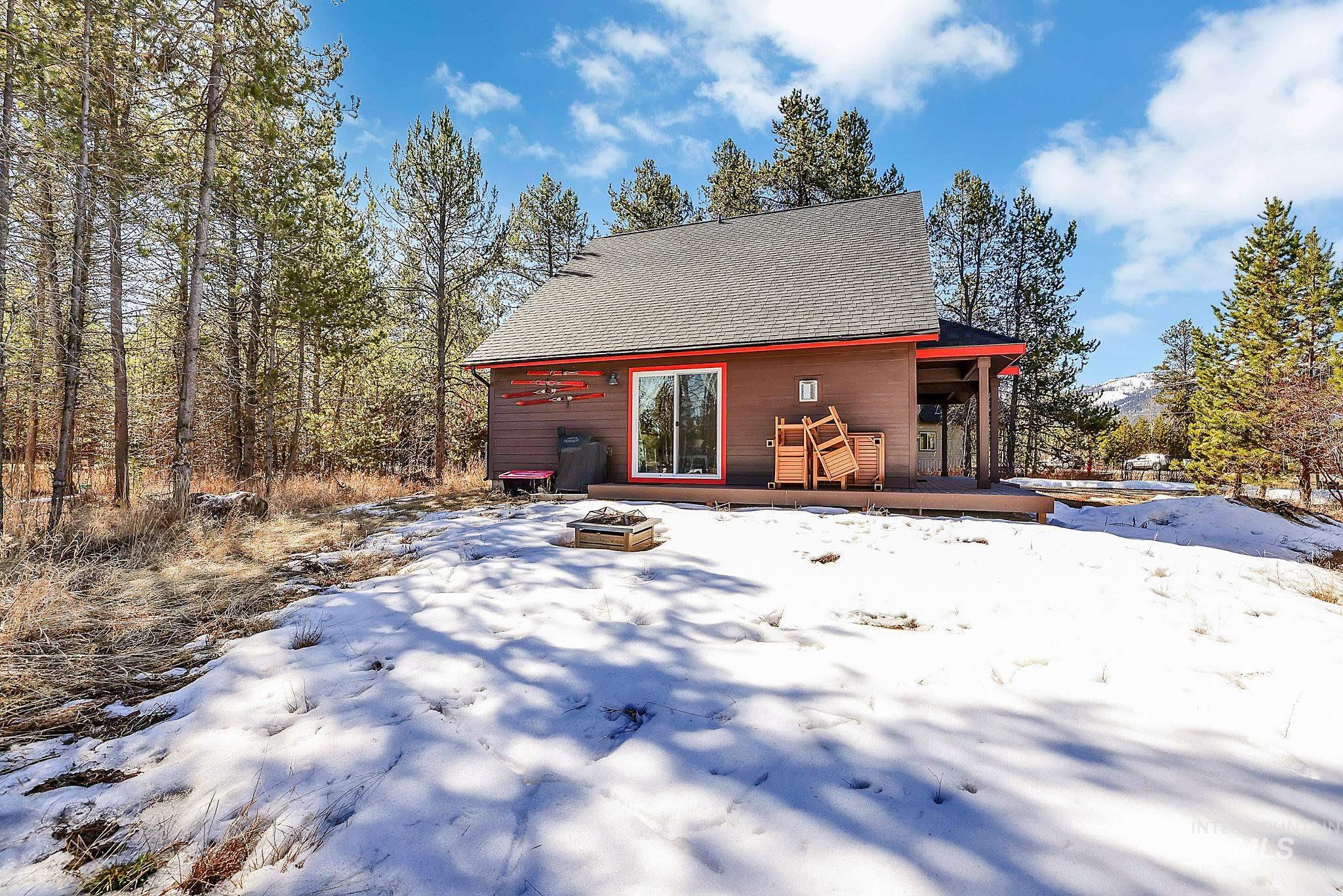 169 Durham Lane, Donnelly, Idaho 83615, 2 Bedrooms, 2.5 Bathrooms, Residential For Sale, Price $599,000,MLS 98978904