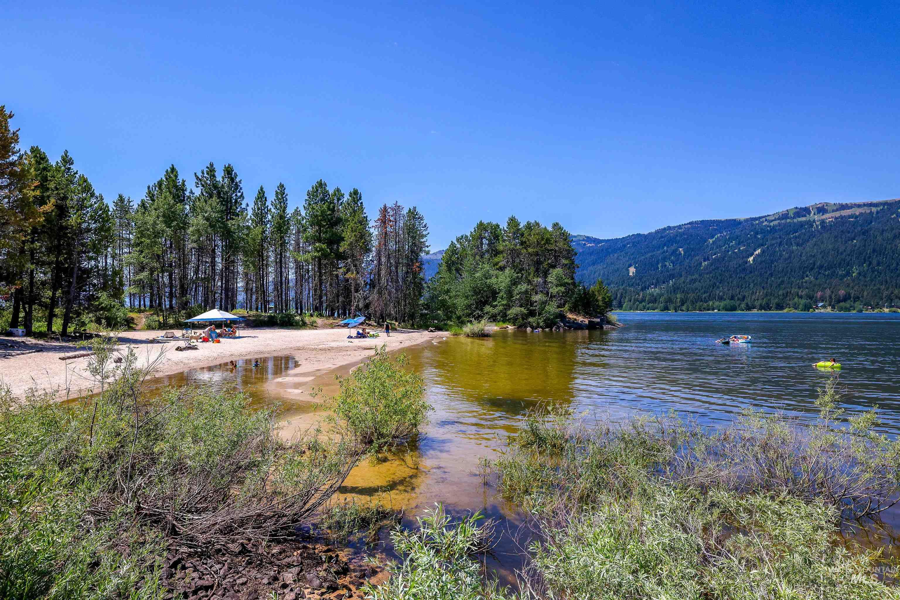 169 Durham Lane, Donnelly, Idaho 83615, 2 Bedrooms, 2.5 Bathrooms, Residential For Sale, Price $599,000,MLS 98978904