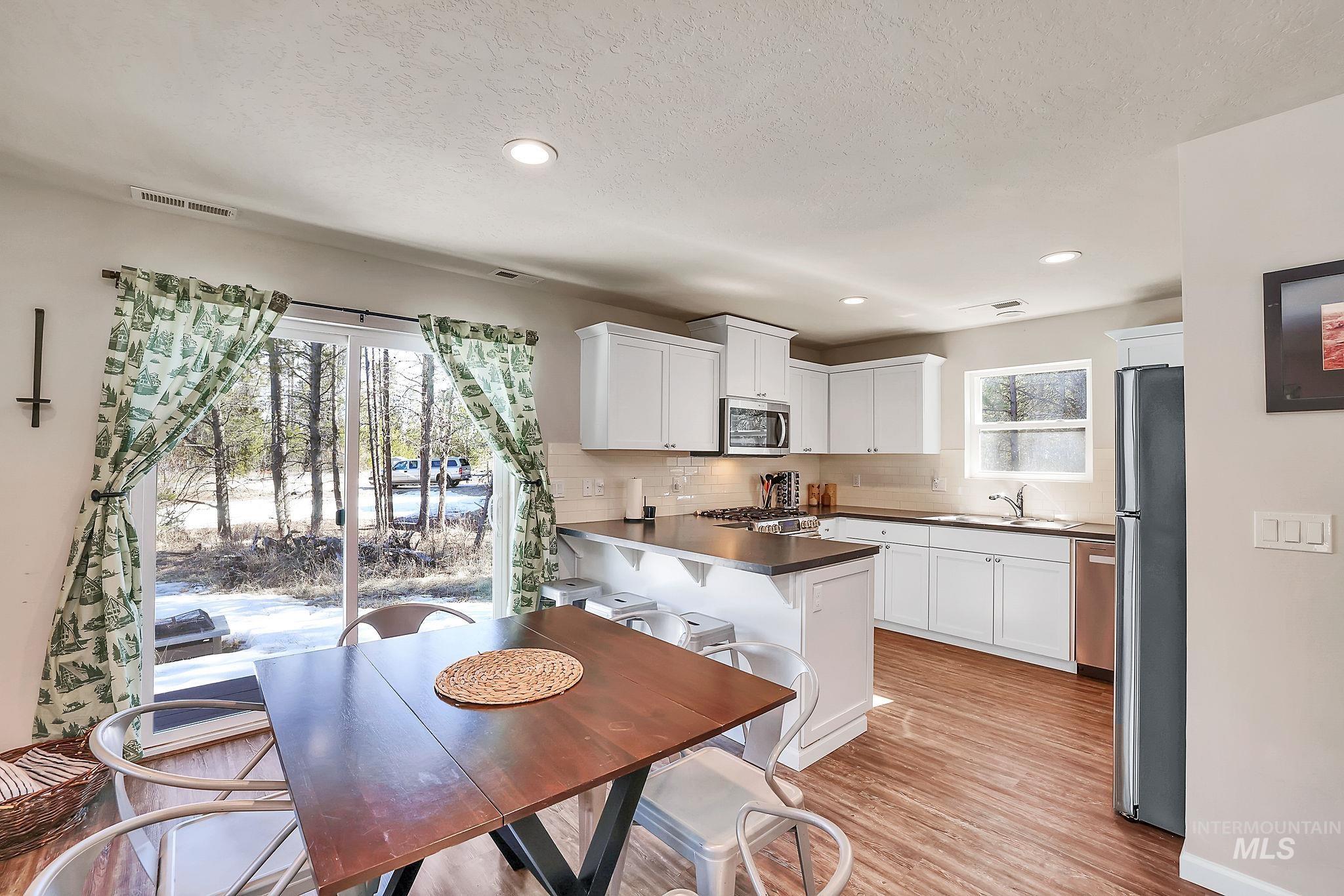 169 Durham Lane, Donnelly, Idaho 83615, 2 Bedrooms, 2.5 Bathrooms, Residential For Sale, Price $599,000,MLS 98978904