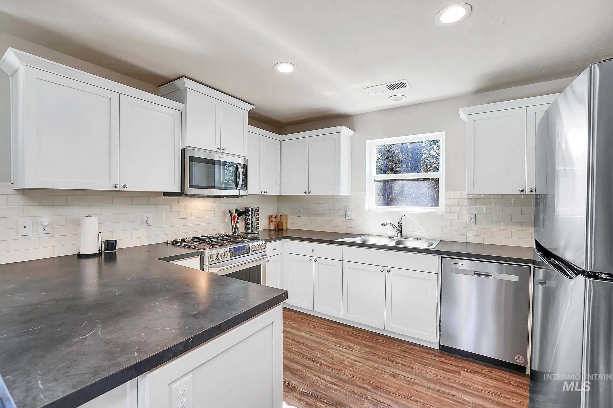 169 Durham Lane, Donnelly, Idaho 83615, 2 Bedrooms, 2.5 Bathrooms, Residential For Sale, Price $599,000,MLS 98978904