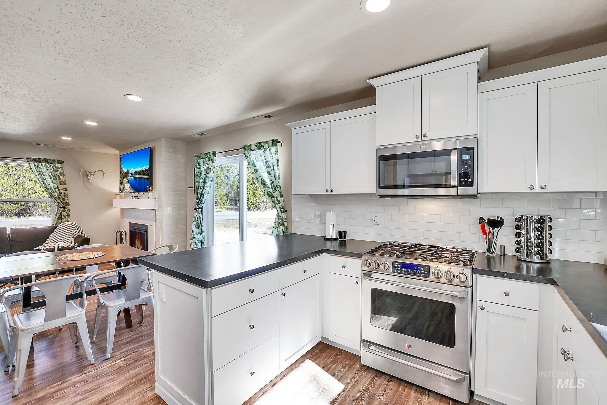 169 Durham Lane, Donnelly, Idaho 83615, 2 Bedrooms, 2.5 Bathrooms, Residential For Sale, Price $599,000,MLS 98978904