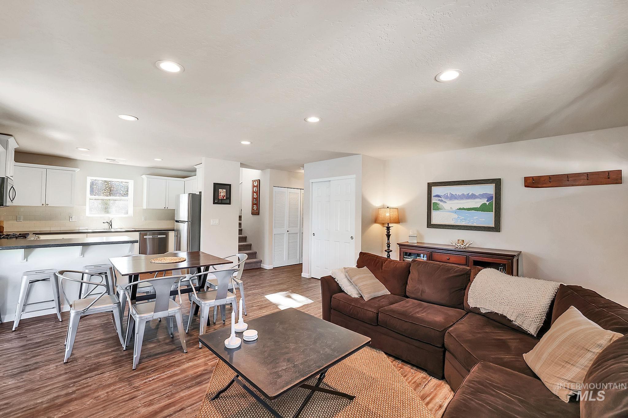 169 Durham Lane, Donnelly, Idaho 83615, 2 Bedrooms, 2.5 Bathrooms, Residential For Sale, Price $599,000,MLS 98978904