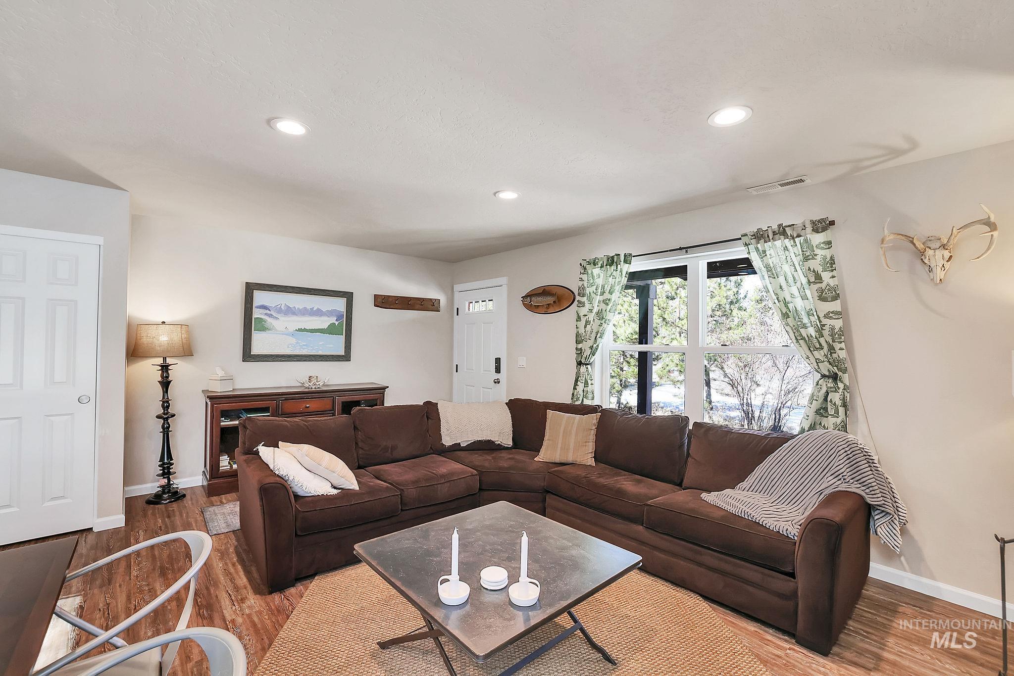 169 Durham Lane, Donnelly, Idaho 83615, 2 Bedrooms, 2.5 Bathrooms, Residential For Sale, Price $599,000,MLS 98978904