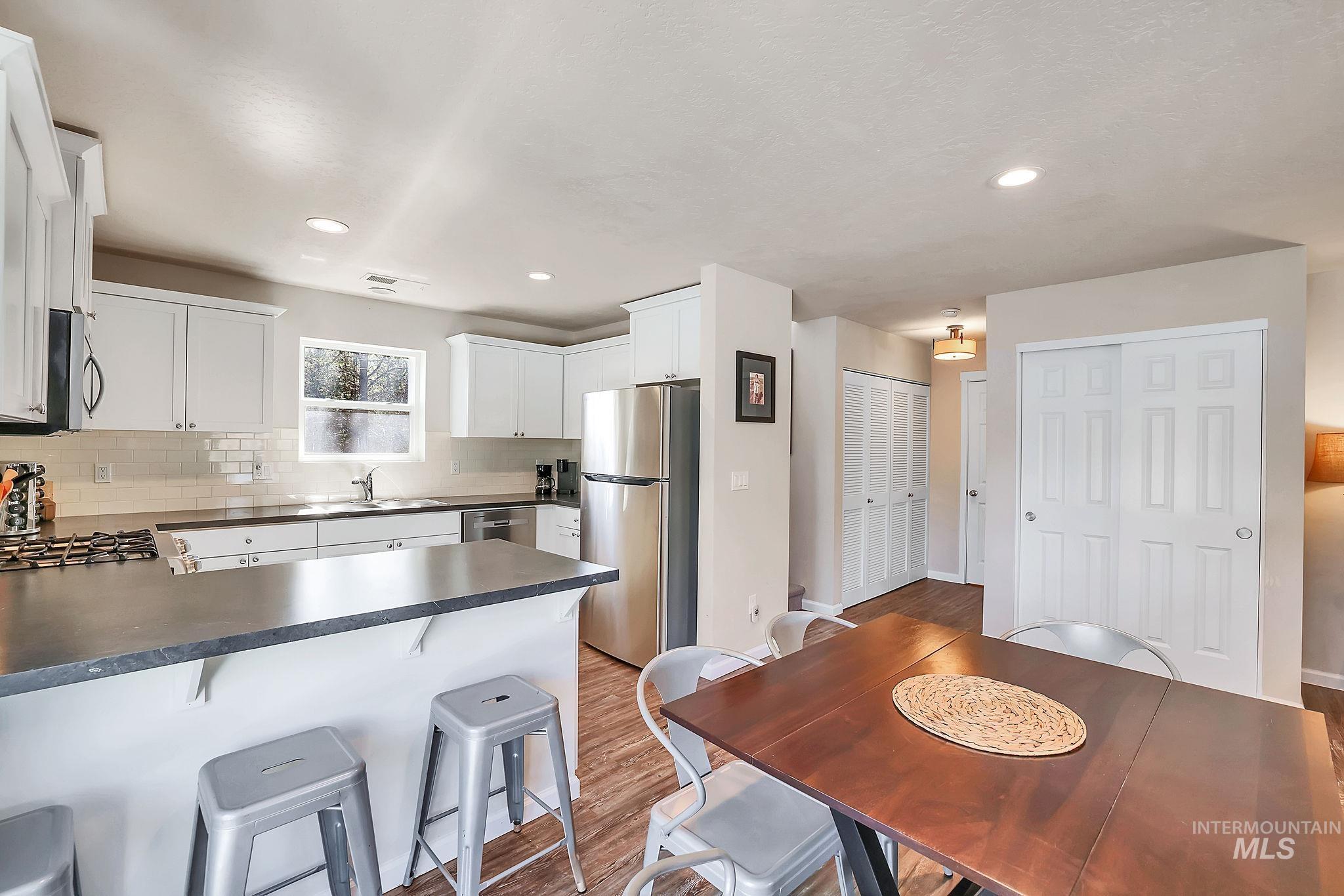 169 Durham Lane, Donnelly, Idaho 83615, 2 Bedrooms, 2.5 Bathrooms, Residential For Sale, Price $599,000,MLS 98978904