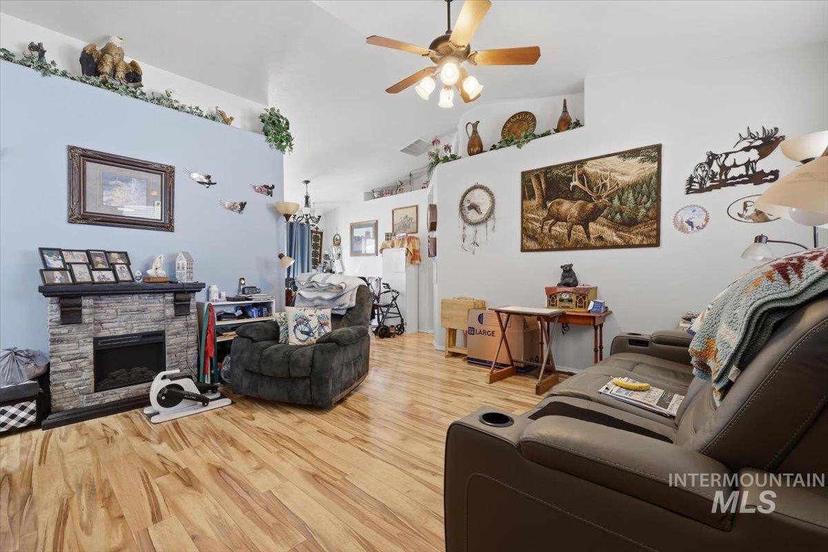 511 S Valley Drive, Nampa, Idaho 83686, 3 Bedrooms, 2 Bathrooms, Residential For Sale, Price $349,999,MLS 98978907