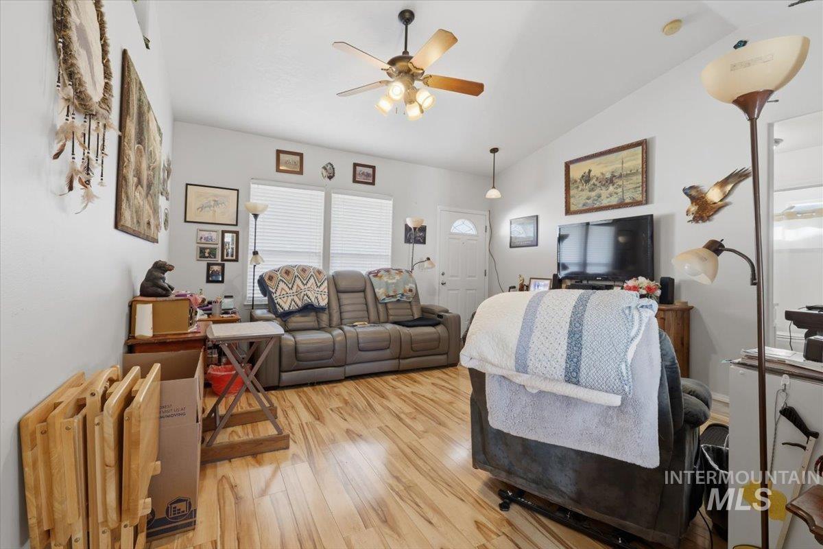 511 S Valley Drive, Nampa, Idaho 83686, 3 Bedrooms, 2 Bathrooms, Residential For Sale, Price $349,999,MLS 98978907