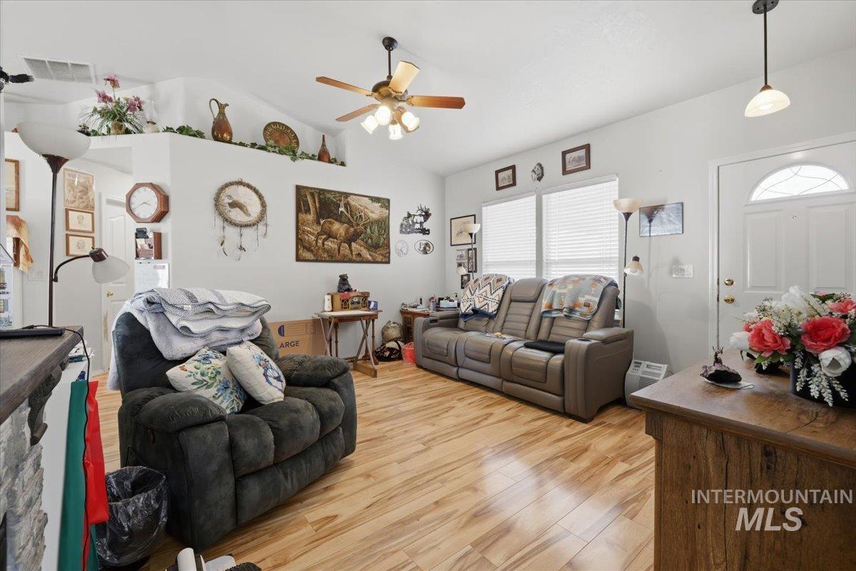 511 S Valley Drive, Nampa, Idaho 83686, 3 Bedrooms, 2 Bathrooms, Residential For Sale, Price $349,999,MLS 98978907