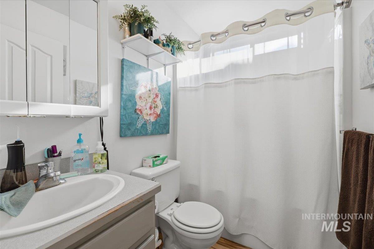 511 S Valley Drive, Nampa, Idaho 83686, 3 Bedrooms, 2 Bathrooms, Residential For Sale, Price $349,999,MLS 98978907