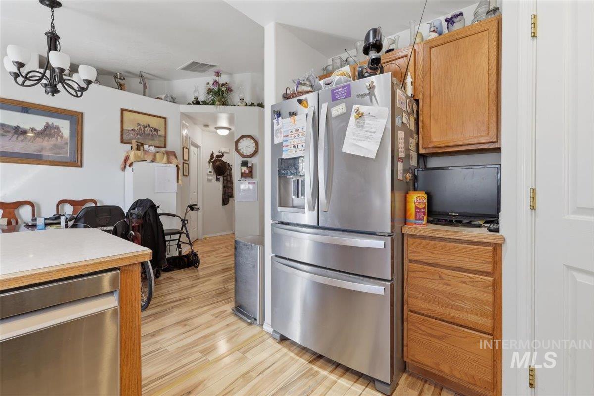 511 S Valley Drive, Nampa, Idaho 83686, 3 Bedrooms, 2 Bathrooms, Residential For Sale, Price $349,999,MLS 98978907