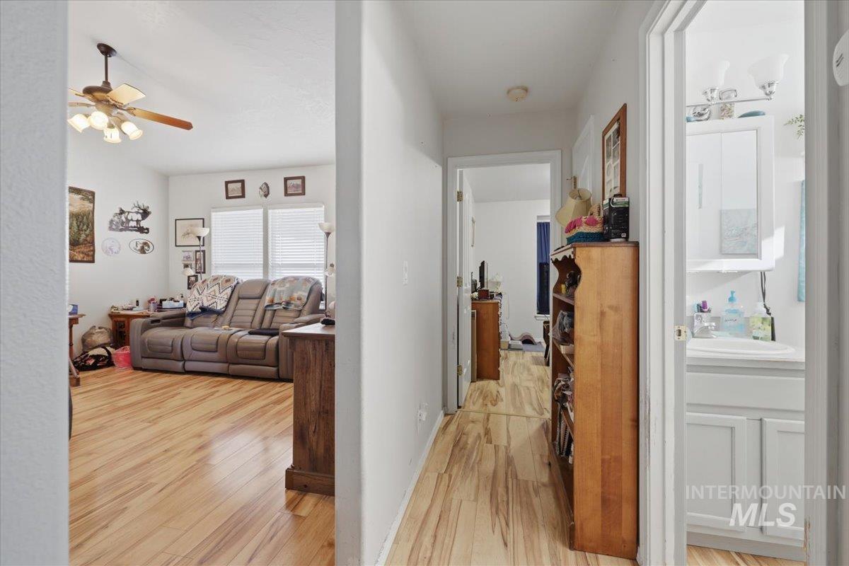 511 S Valley Drive, Nampa, Idaho 83686, 3 Bedrooms, 2 Bathrooms, Residential For Sale, Price $349,999,MLS 98978907