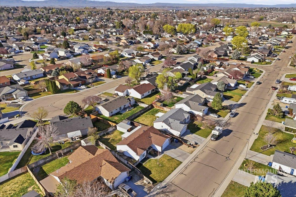 511 S Valley Drive, Nampa, Idaho 83686, 3 Bedrooms, 2 Bathrooms, Residential For Sale, Price $349,999,MLS 98978907