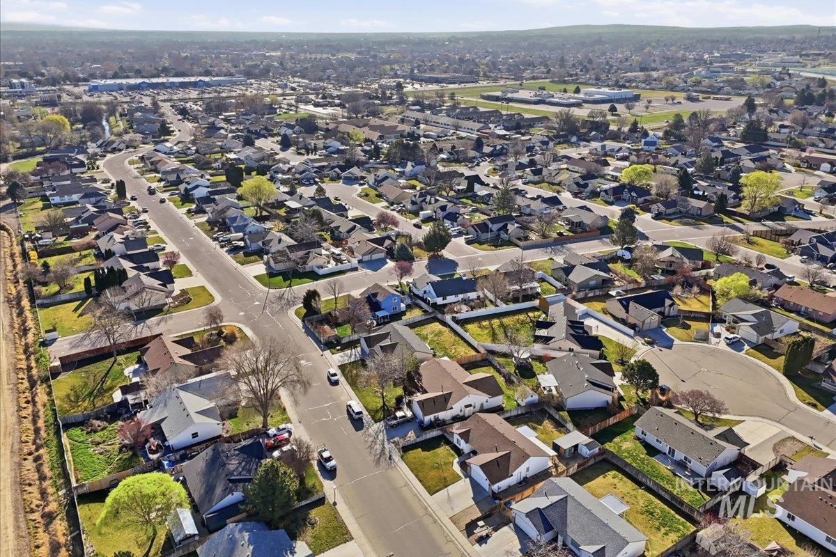 511 S Valley Drive, Nampa, Idaho 83686, 3 Bedrooms, 2 Bathrooms, Residential For Sale, Price $349,999,MLS 98978907