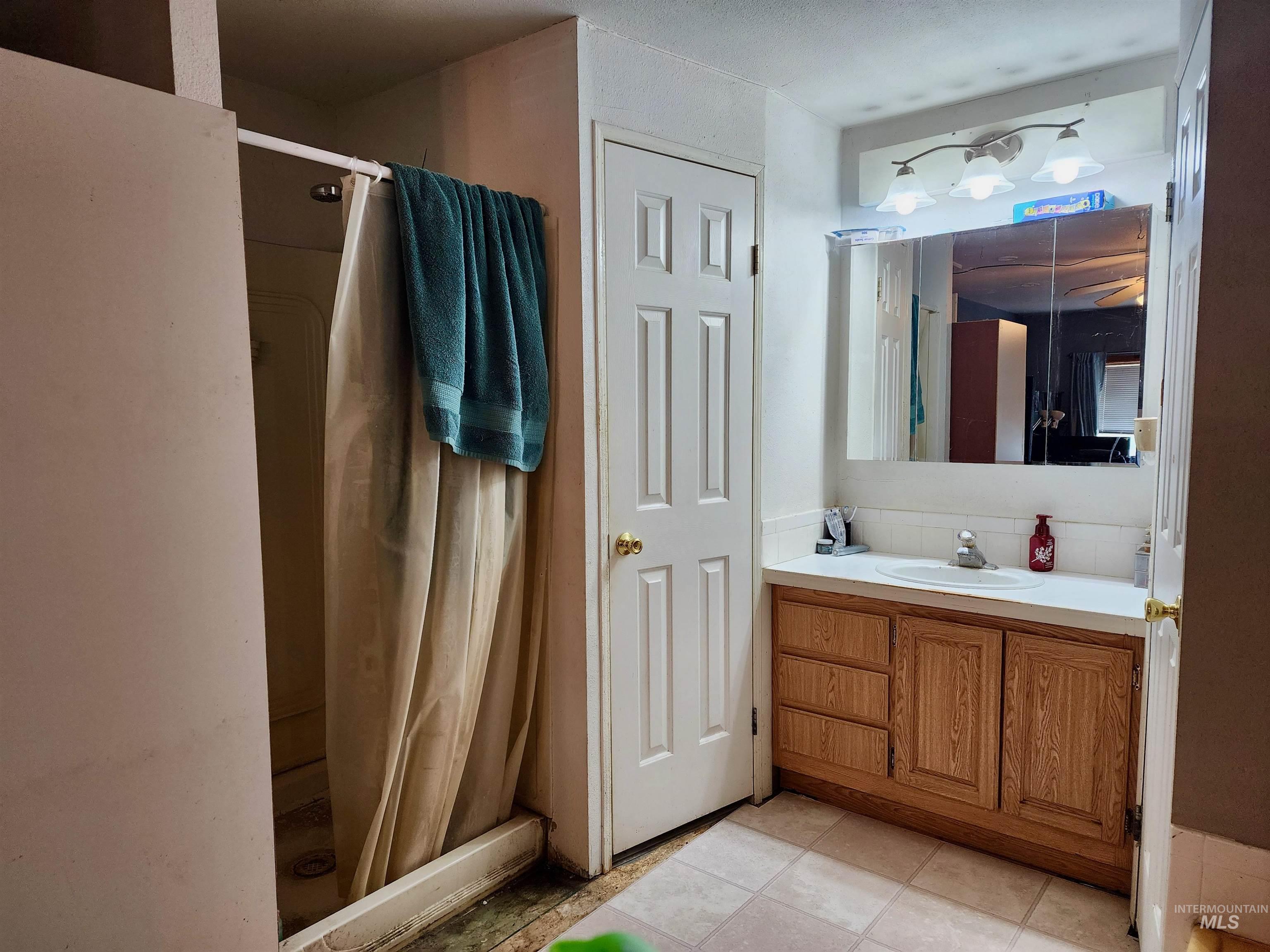 8188 N Pennsylvania Ave, Fruitland, Idaho 83619-3537, 4 Bedrooms, 2 Bathrooms, Residential For Sale, Price $335,000,MLS 98978909