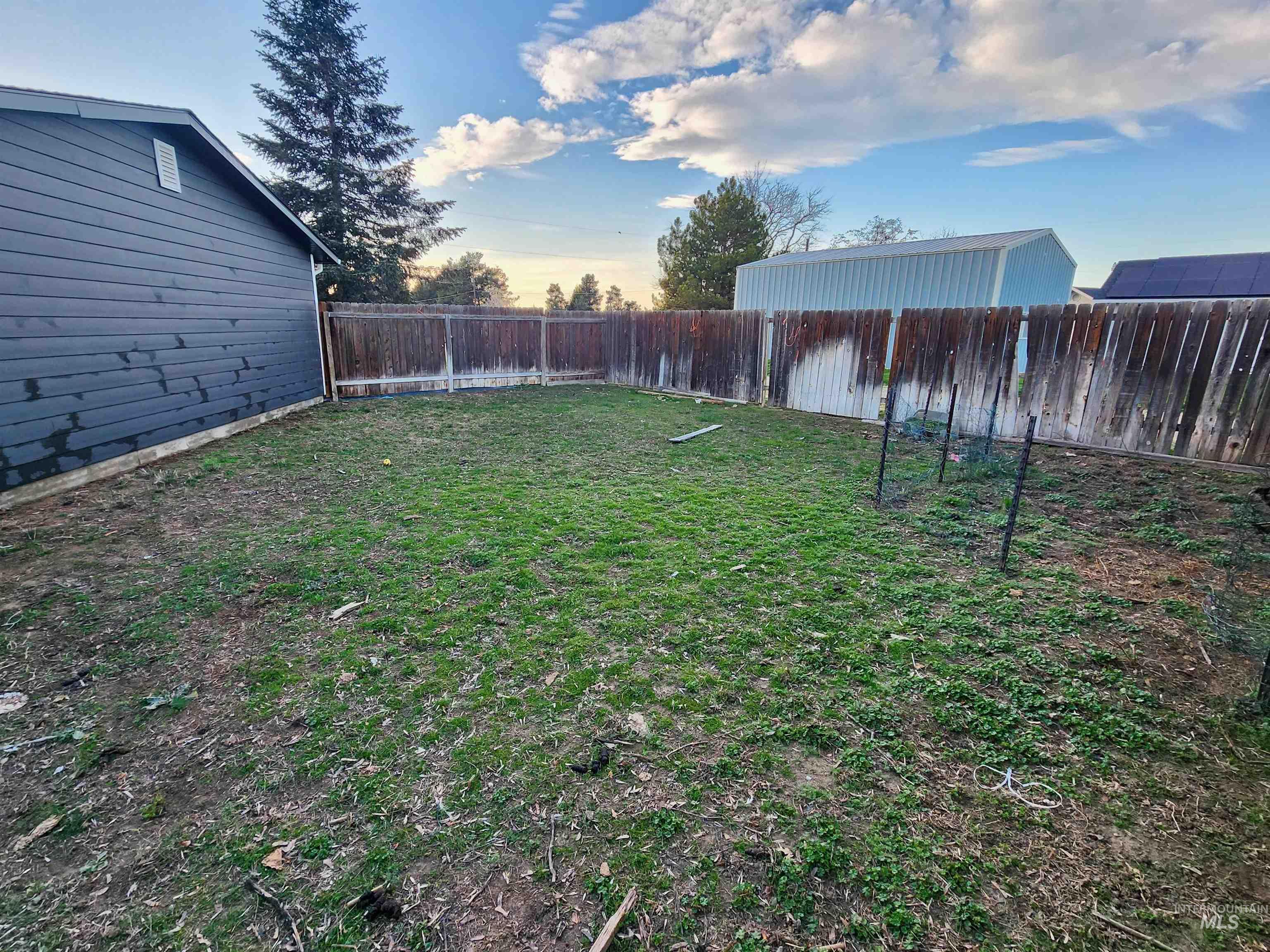 8188 N Pennsylvania Ave, Fruitland, Idaho 83619-3537, 4 Bedrooms, 2 Bathrooms, Residential For Sale, Price $335,000,MLS 98978909