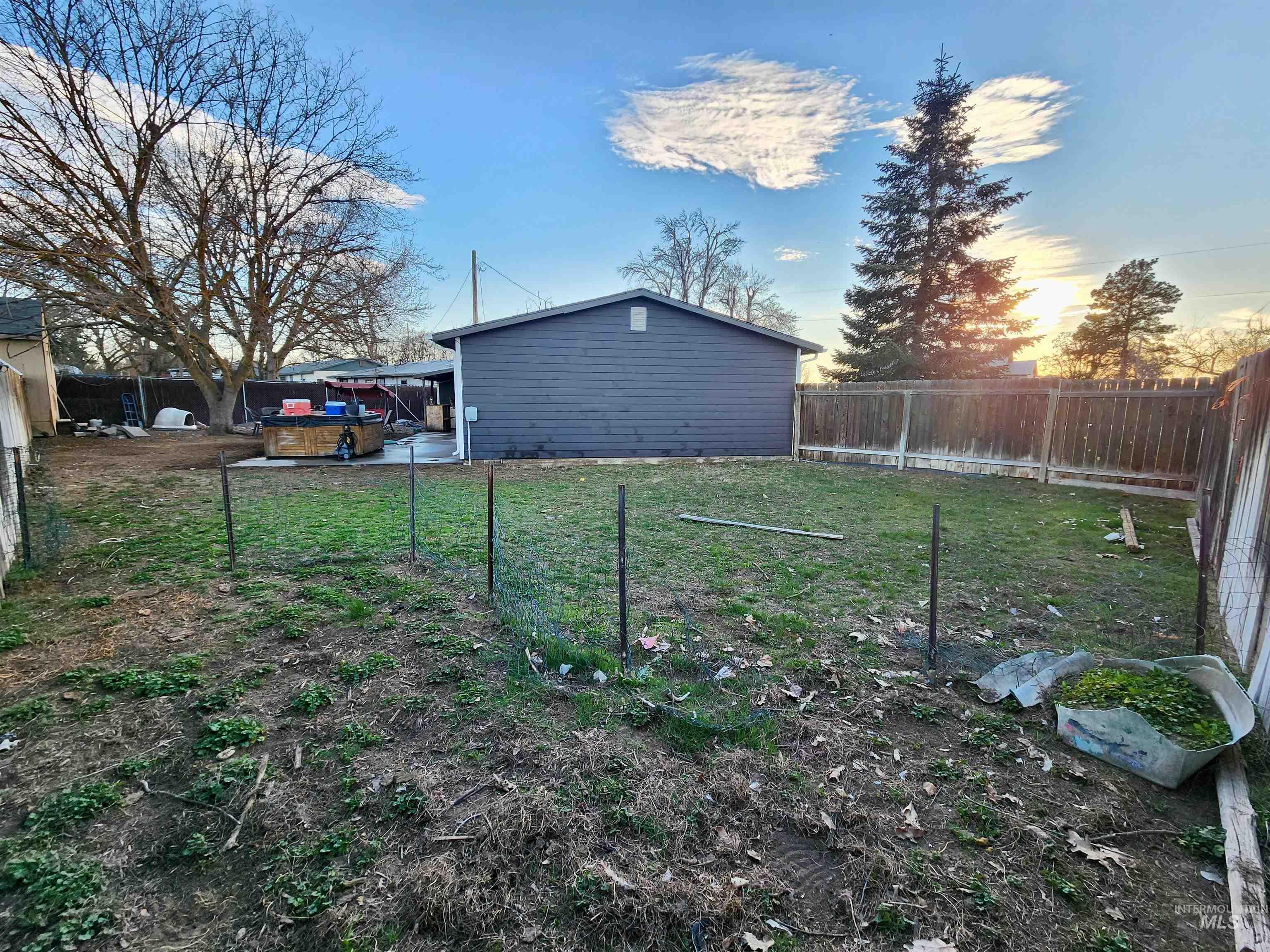 8188 N Pennsylvania Ave, Fruitland, Idaho 83619-3537, 4 Bedrooms, 2 Bathrooms, Residential For Sale, Price $335,000,MLS 98978909