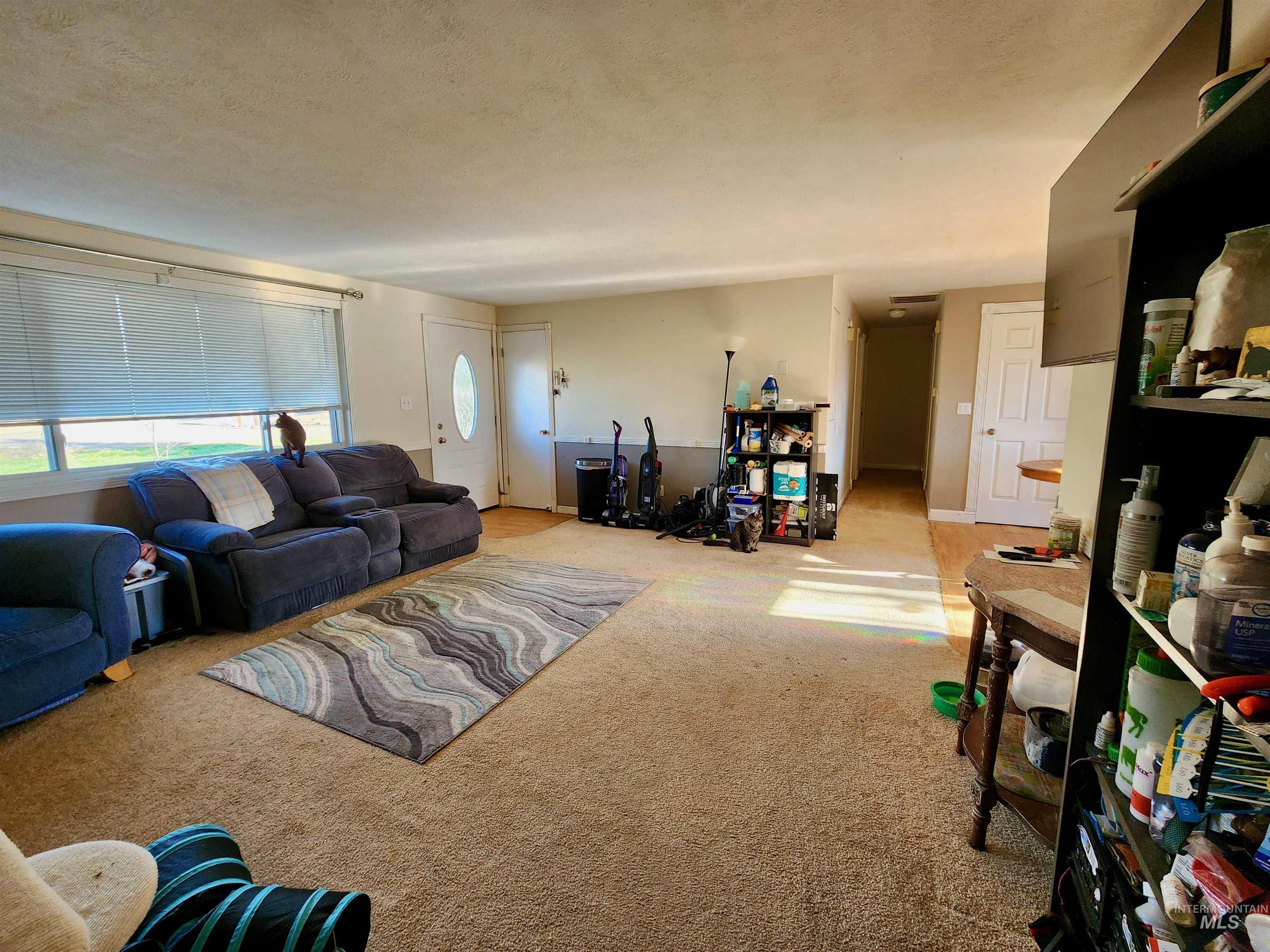 8188 N Pennsylvania Ave, Fruitland, Idaho 83619-3537, 4 Bedrooms, 2 Bathrooms, Residential For Sale, Price $335,000,MLS 98978909