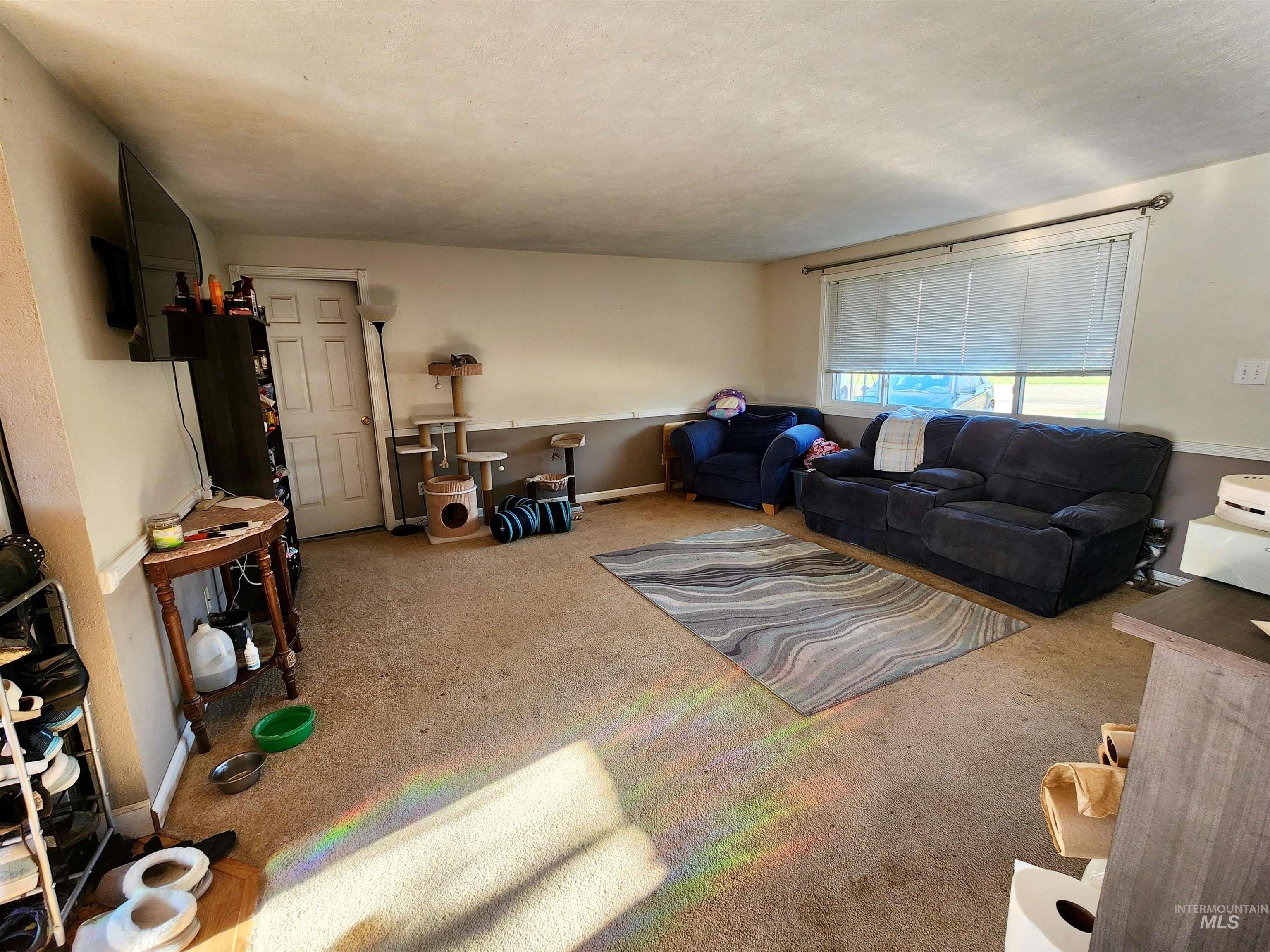 8188 N Pennsylvania Ave, Fruitland, Idaho 83619-3537, 4 Bedrooms, 2 Bathrooms, Residential For Sale, Price $335,000,MLS 98978909