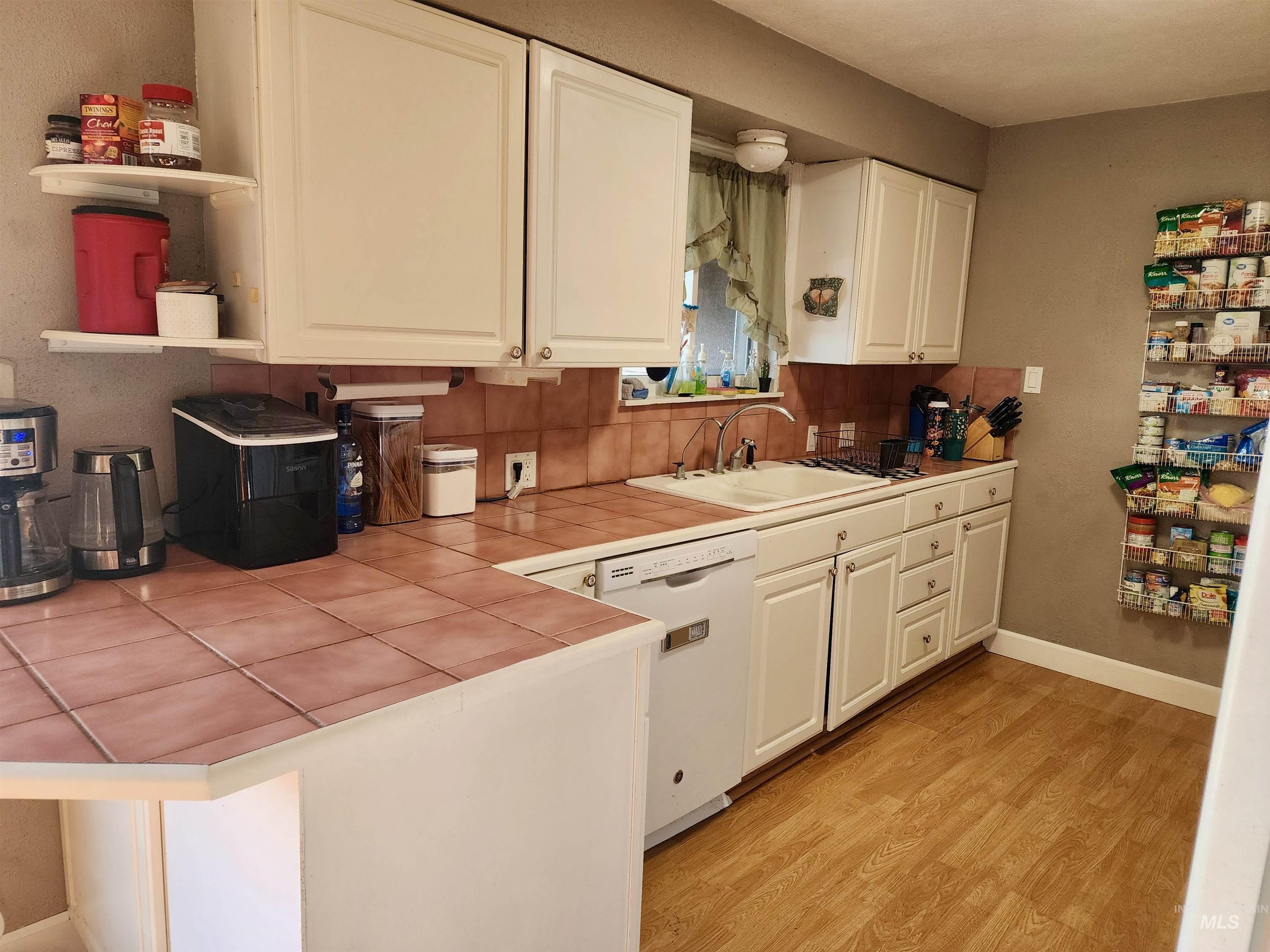 8188 N Pennsylvania Ave, Fruitland, Idaho 83619-3537, 4 Bedrooms, 2 Bathrooms, Residential For Sale, Price $335,000,MLS 98978909