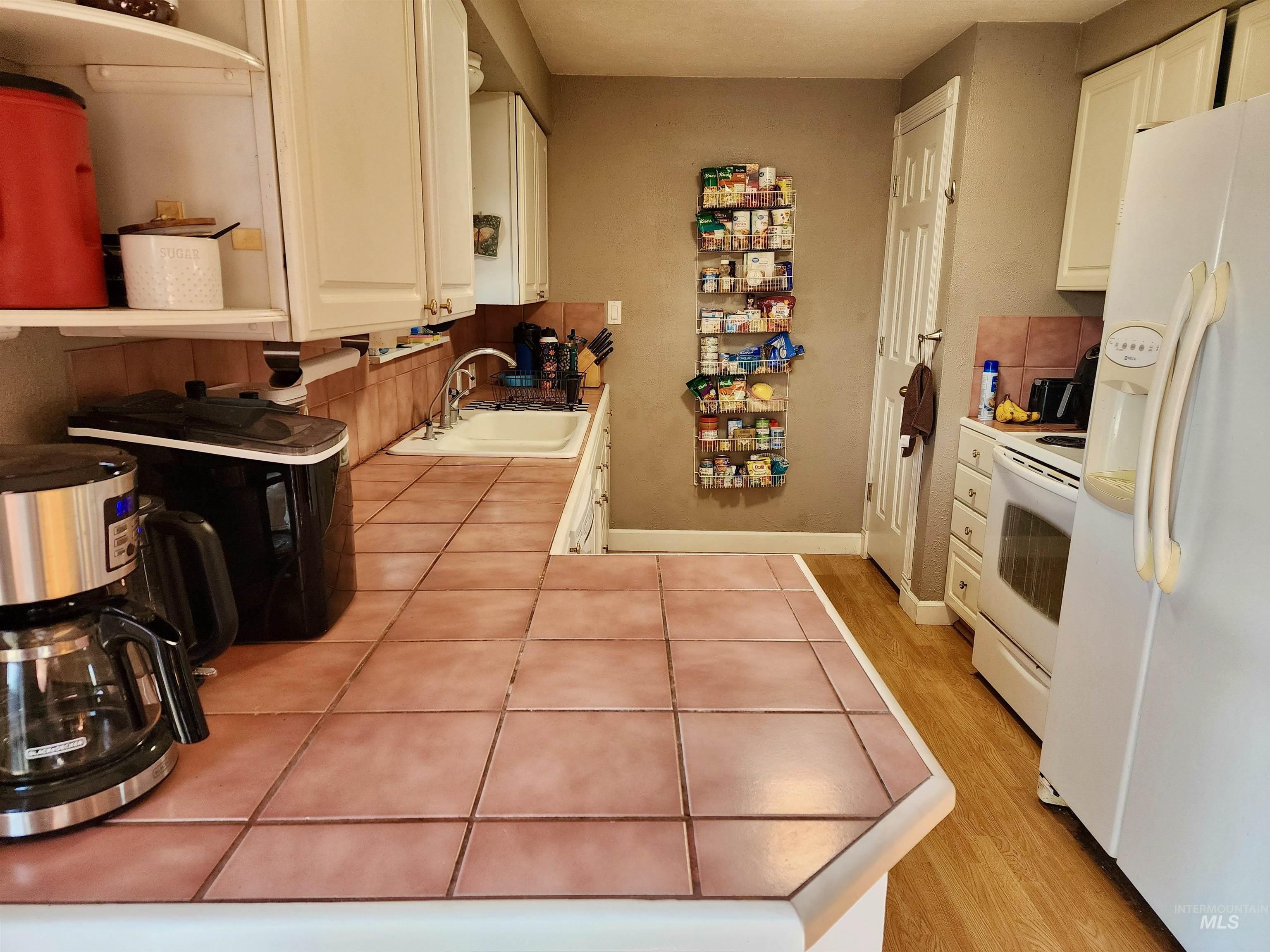 8188 N Pennsylvania Ave, Fruitland, Idaho 83619-3537, 4 Bedrooms, 2 Bathrooms, Residential For Sale, Price $335,000,MLS 98978909