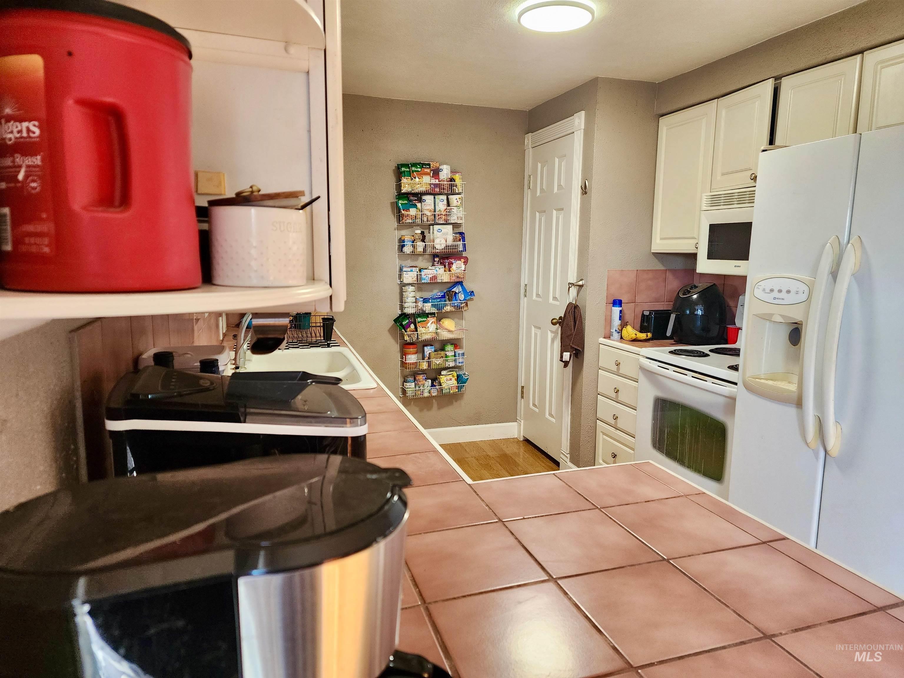 8188 N Pennsylvania Ave, Fruitland, Idaho 83619-3537, 4 Bedrooms, 2 Bathrooms, Residential For Sale, Price $335,000,MLS 98978909