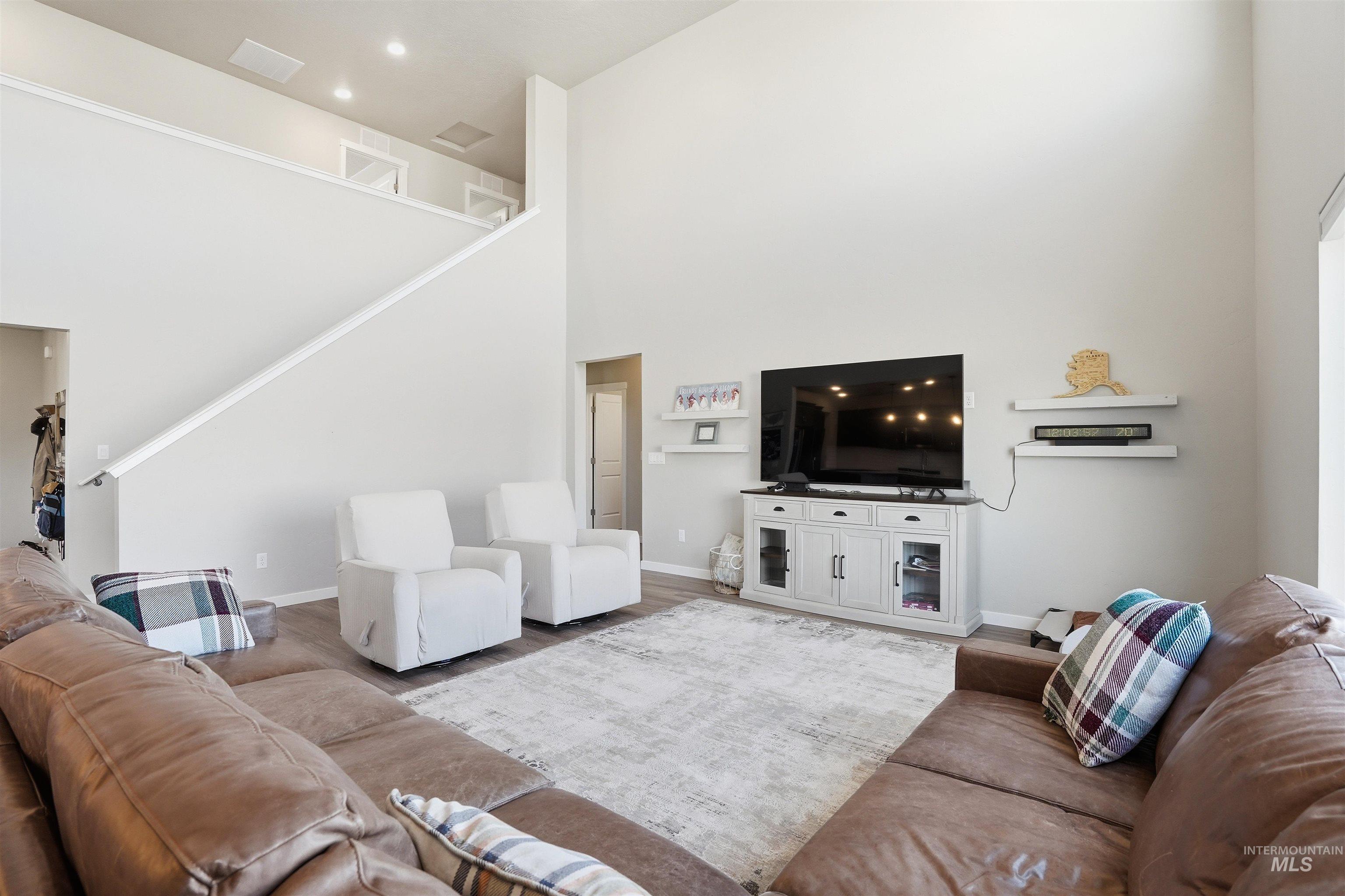 571 Dunmore Ave, Middleton, Idaho 83644, 5 Bedrooms, 3.5 Bathrooms, Residential For Sale, Price $615,000,MLS 98978918