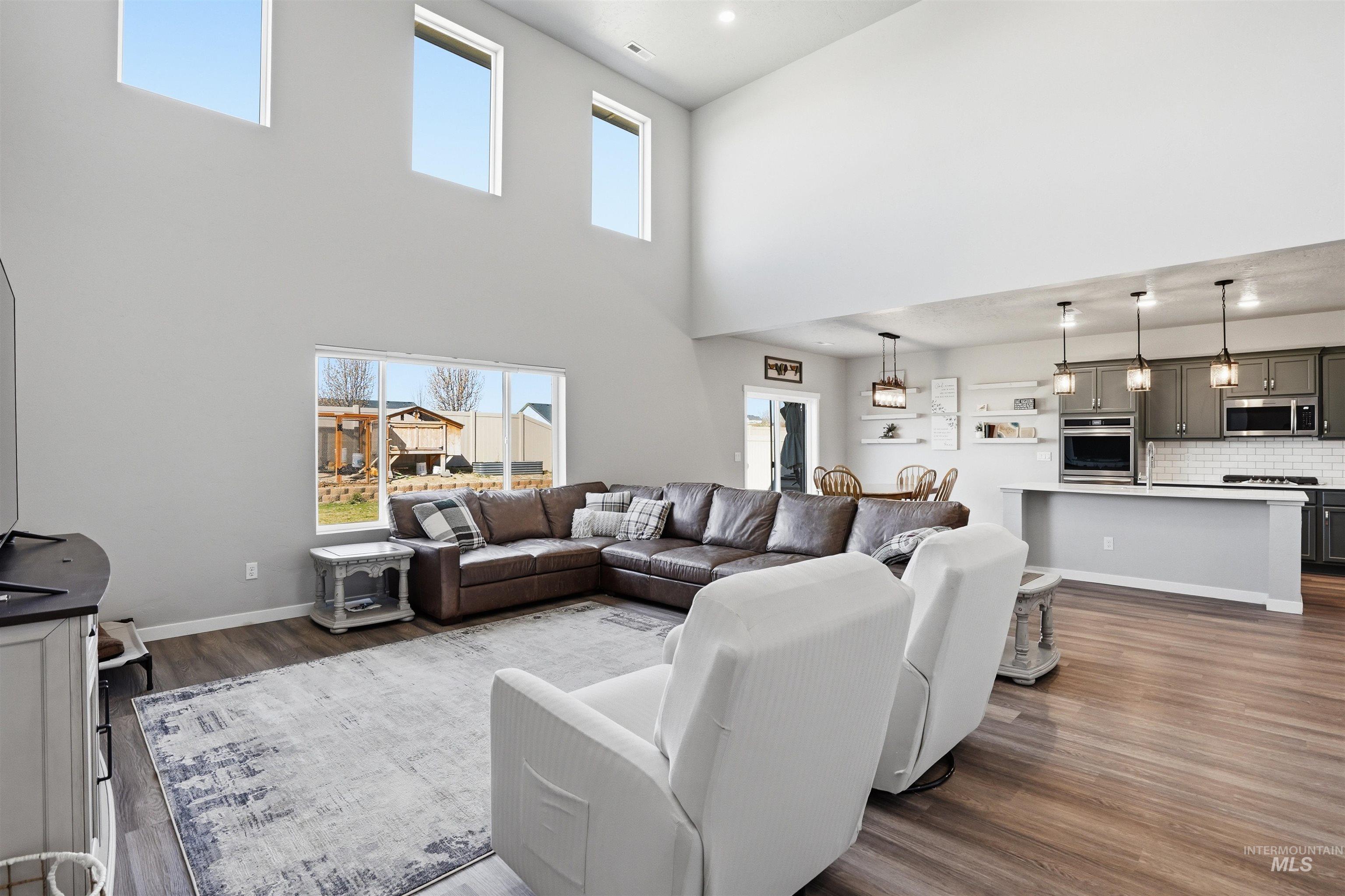 571 Dunmore Ave, Middleton, Idaho 83644, 5 Bedrooms, 3.5 Bathrooms, Residential For Sale, Price $615,000,MLS 98978918