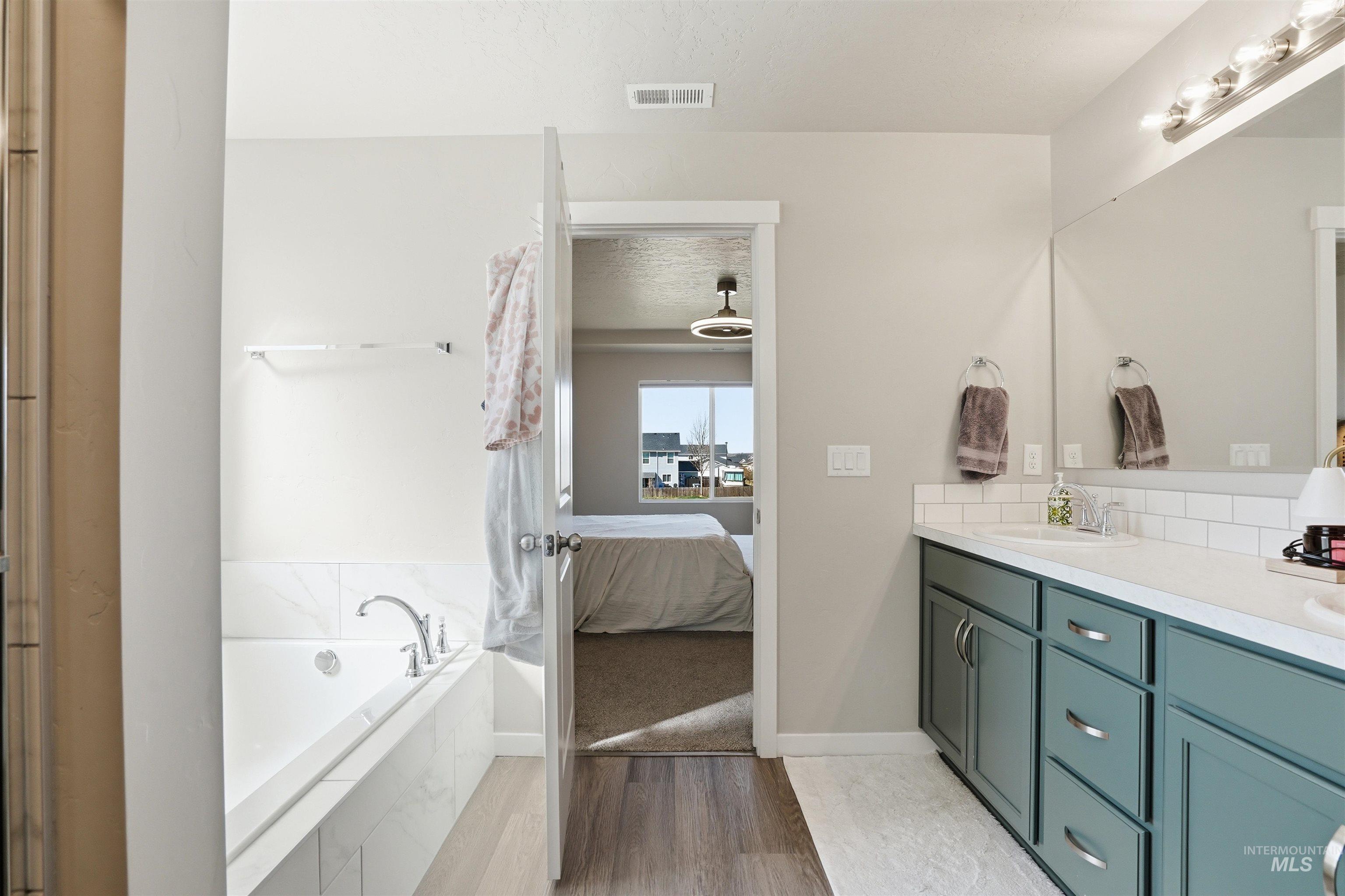 571 Dunmore Ave, Middleton, Idaho 83644, 5 Bedrooms, 3.5 Bathrooms, Residential For Sale, Price $615,000,MLS 98978918