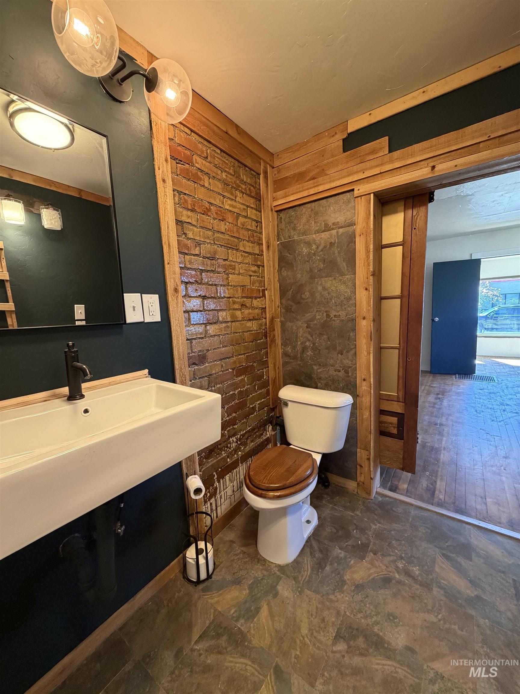 412 Main Ave N, Twin Falls, Idaho 83301, 1 Bedroom, 1 Bathroom, Residential Income For Sale, Price $669,000,MLS 98978919