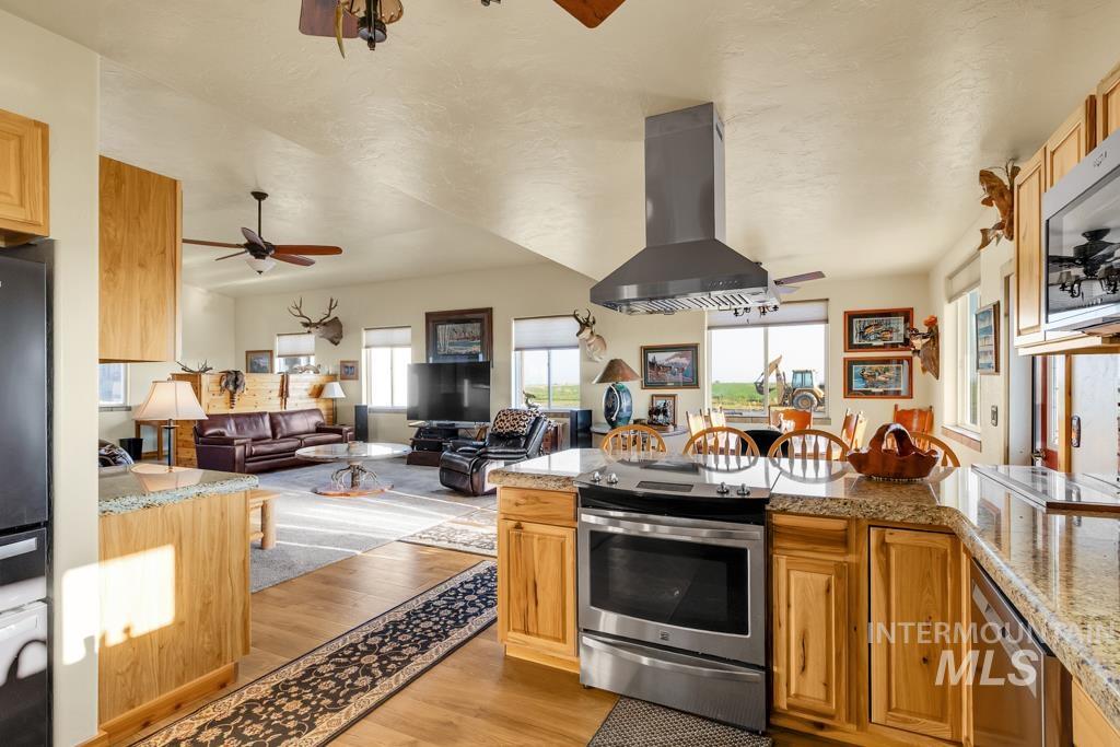 2530 E 4000 N, Filer, Idaho 83328, 1 Bedroom, 1.5 Bathrooms, Residential For Sale, Price $850,000, 98978927