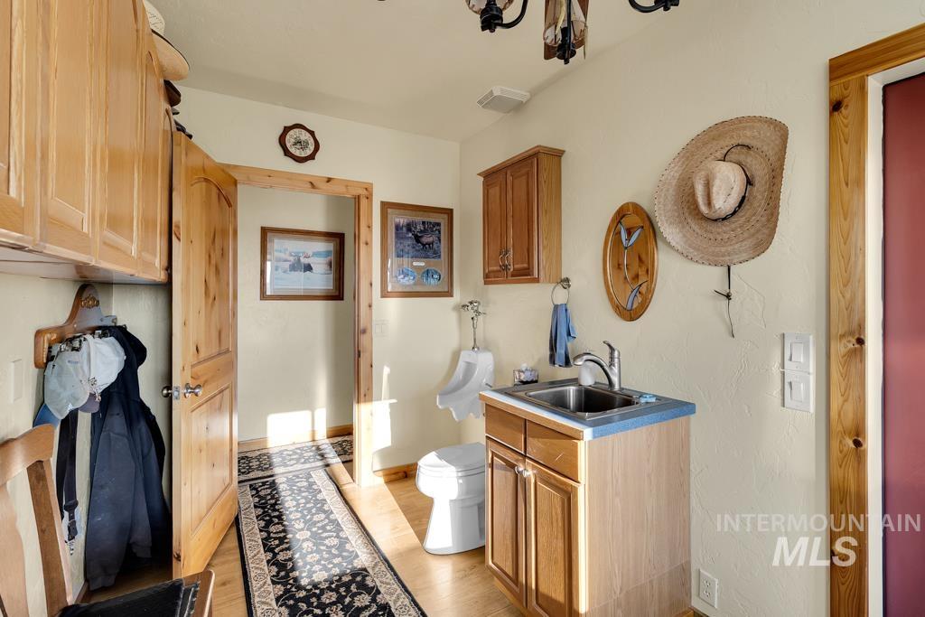 2530 E 4000 N, Filer, Idaho 83328, 1 Bedroom, 1.5 Bathrooms, Residential For Sale, Price $850,000, 98978927