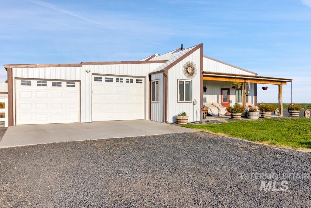 2530 E 4000 N, Filer, Idaho 83328, 1 Bedroom, 1.5 Bathrooms, Residential For Sale, Price $850,000, 98978927