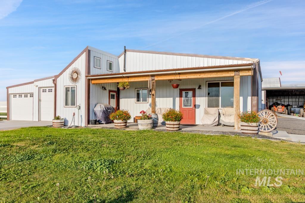 2530 E 4000 N, Filer, Idaho 83328, 1 Bedroom, 1.5 Bathrooms, Residential For Sale, Price $850,000, 98978927