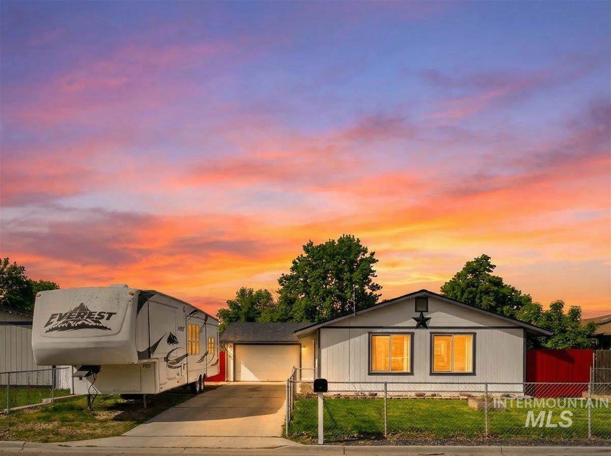 1405 N La Cresta Ave, Caldwell, Idaho 83605, 3 Bedrooms, 2 Bathrooms, Residential For Sale, Price $354,900,MLS 98978933