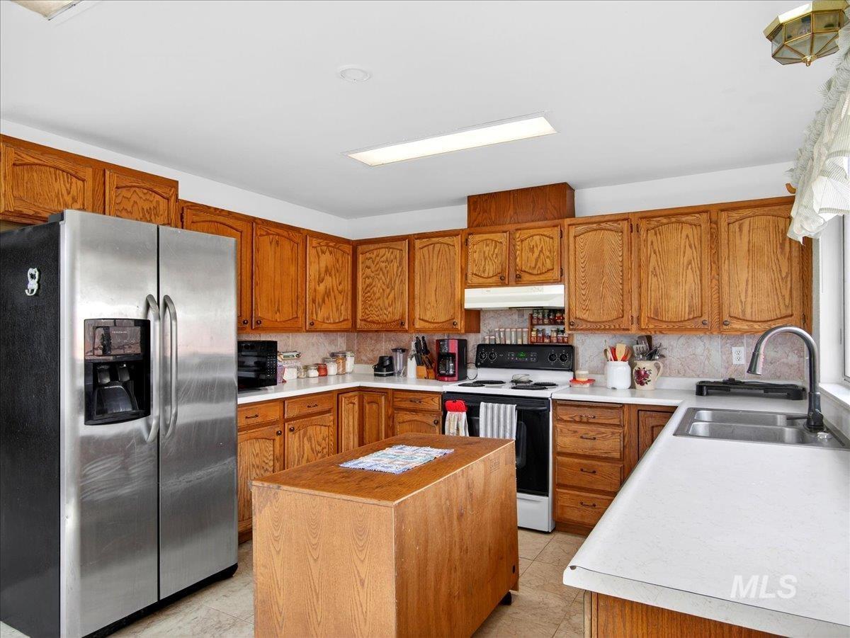 1405 N La Cresta Ave, Caldwell, Idaho 83605, 3 Bedrooms, 2 Bathrooms, Residential For Sale, Price $359,000, 98978933